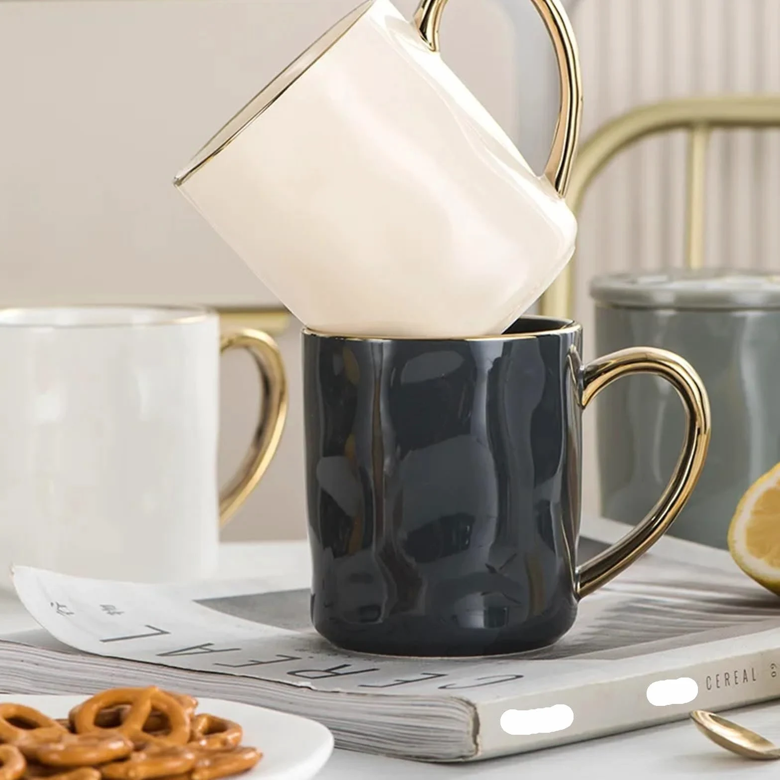 Taza con borde dorado y asa, tazas de café de cerámica, taza de té, leche, jugo, agua, regalo for pareja en casa, 2 uds. Para Boda(Light-grey)