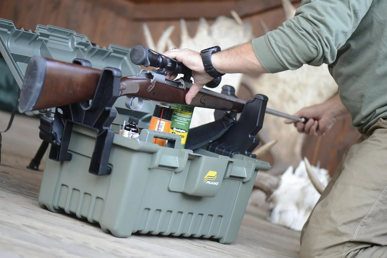 Plano Caja de limpieza y mantenimiento camuflaje grande 2.47 kg