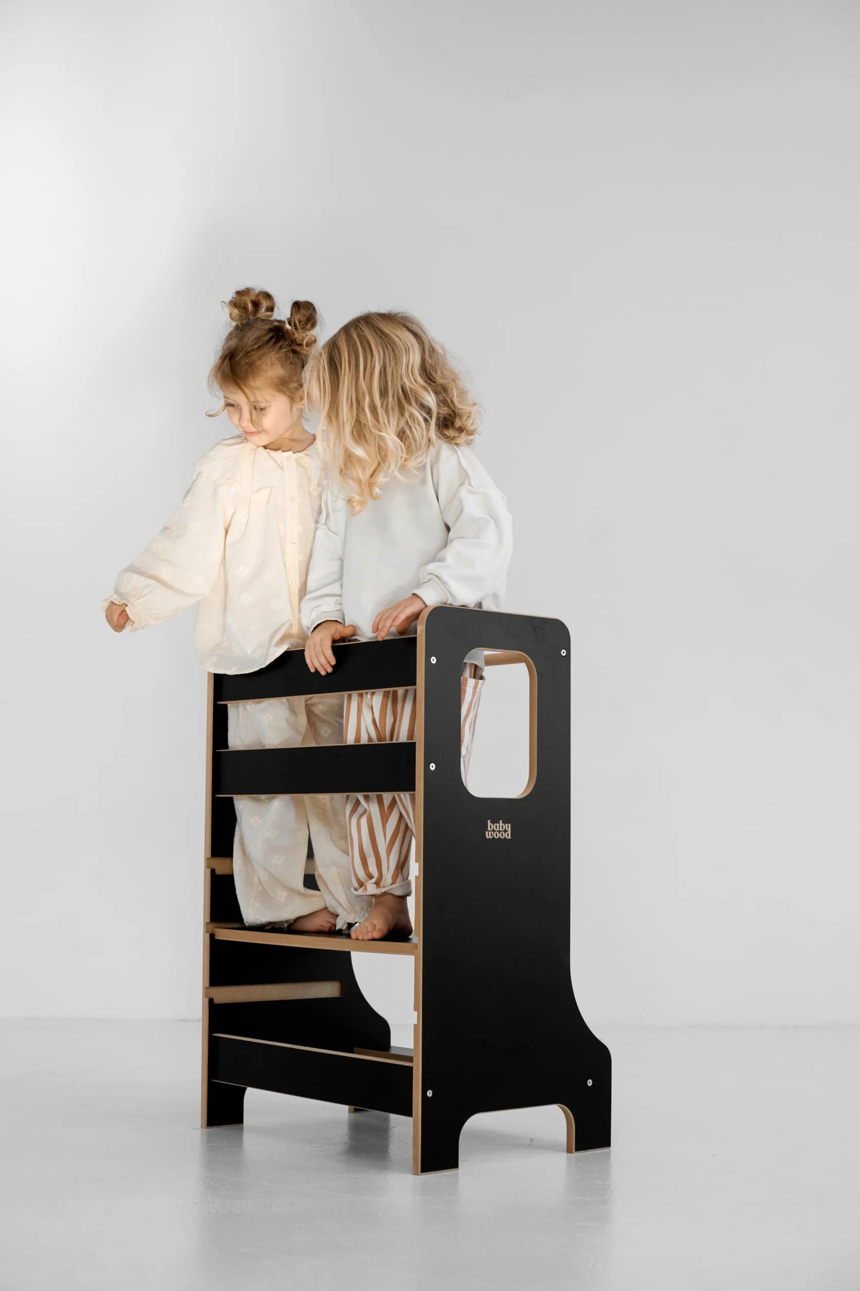 Torre de aprendizaje doble delgada de madera Montessori para hermanos
