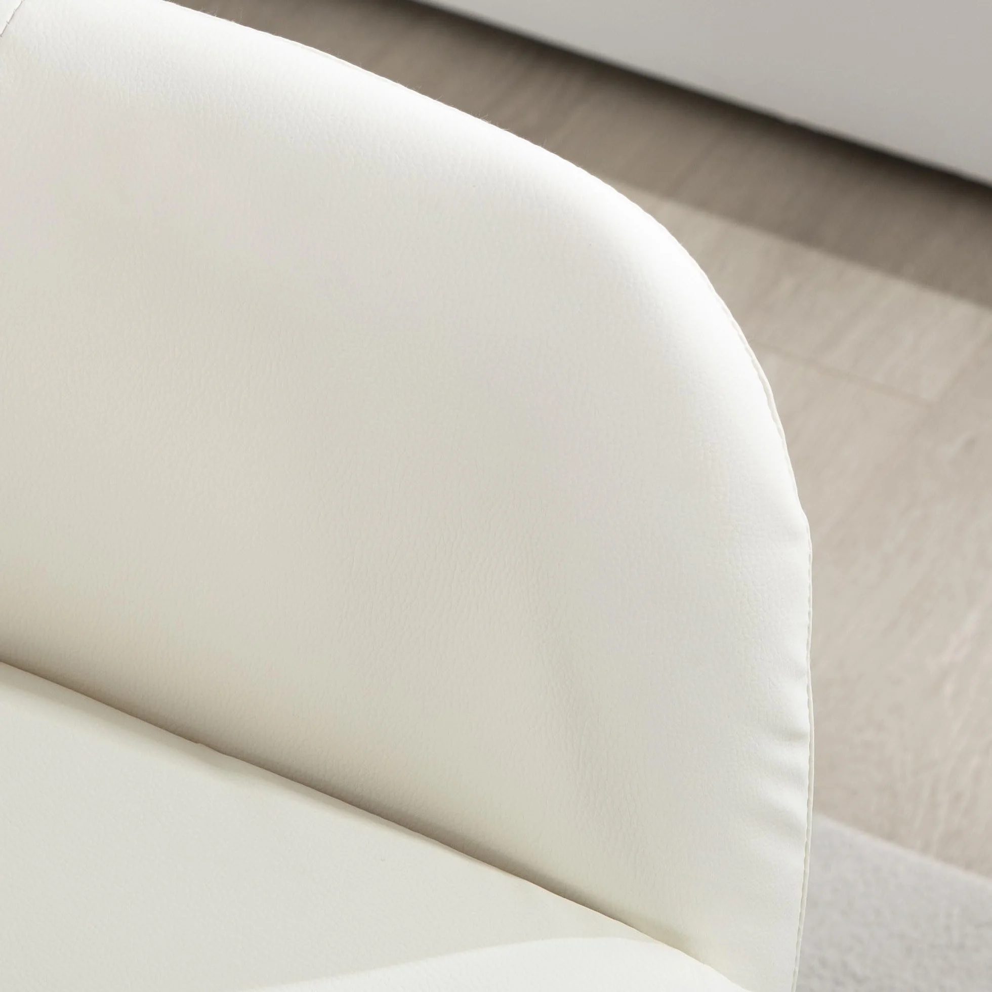HOMCOM Butaca de Dormitorio Moderna Giratoria Tapizada en PU Con Altura Ajustable, Reposabrazos y Cojín Para Salón y Sala de Estar - Blanco