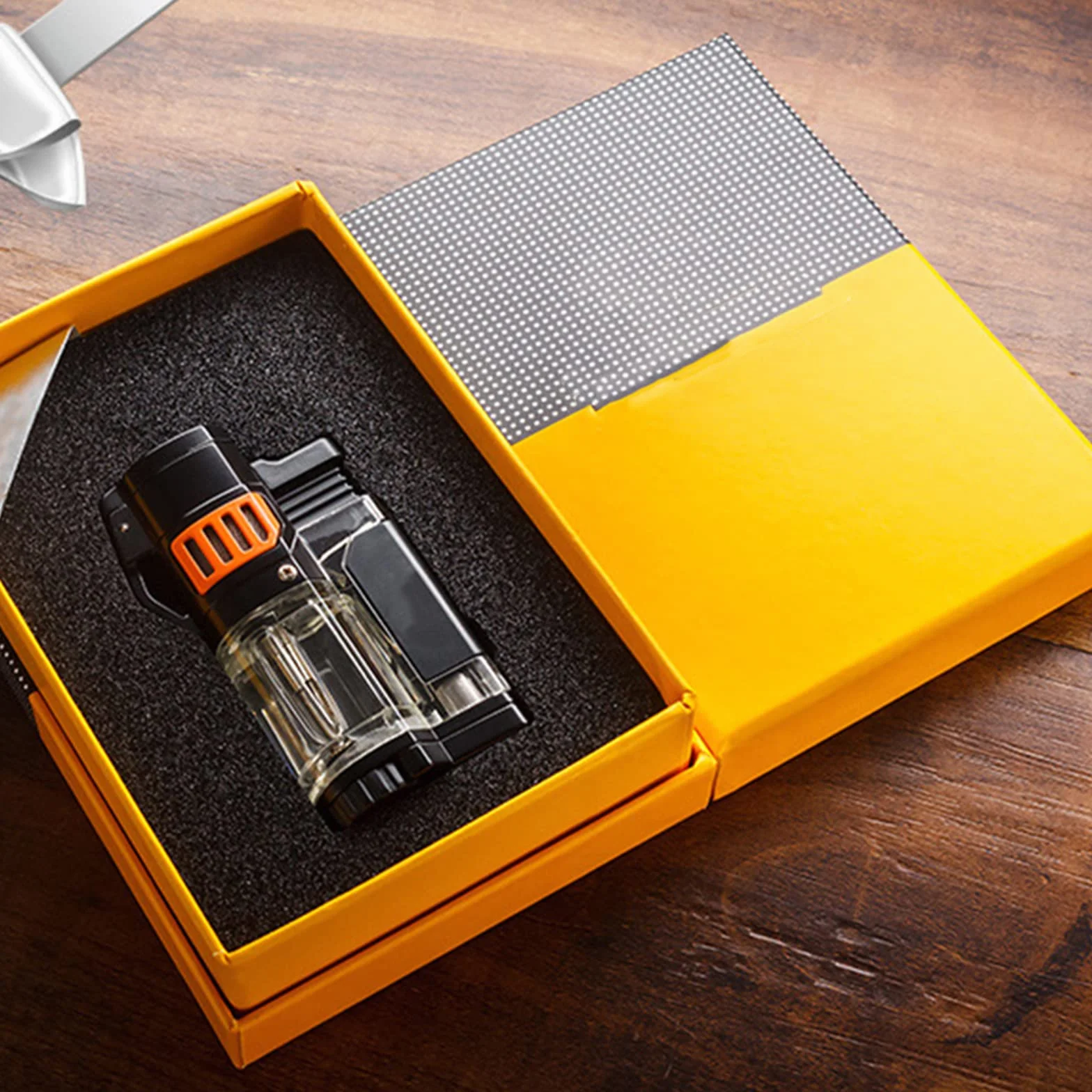 Encendedor de Cigarros de Bolsillo Triple Jet Blue Flame Antorcha Encendedores a Prueba de Viento Butano Recargable Gas Herramientas para Fumar con Perforadora de Metal,Orange