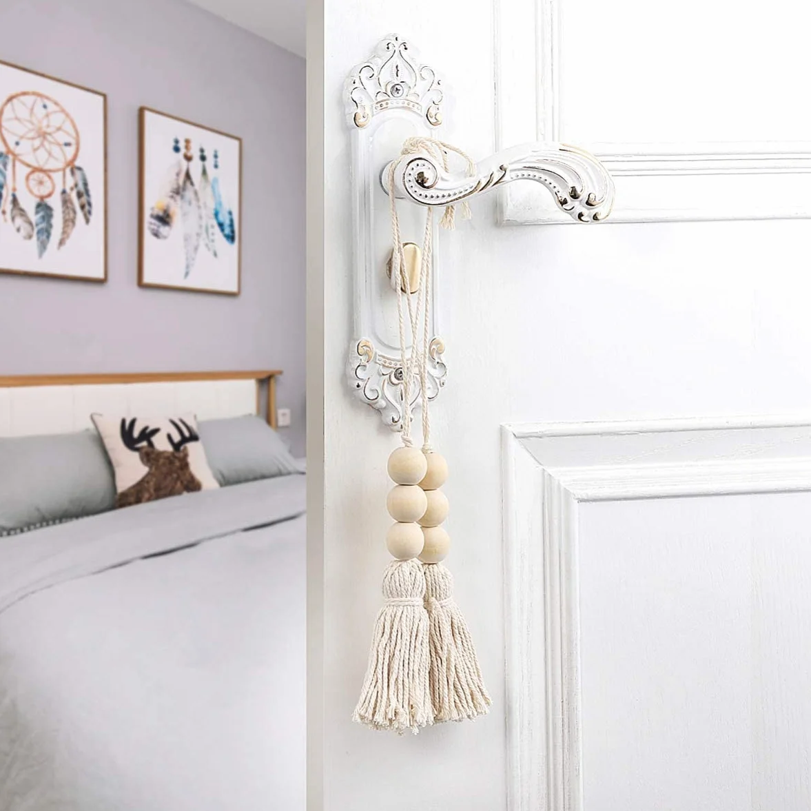 LATRAT Lote de 4 piezas de perlas con pompones de madera para tirador de armario - Decoración mural decorativa - Pompón - Colgante para armario, porche