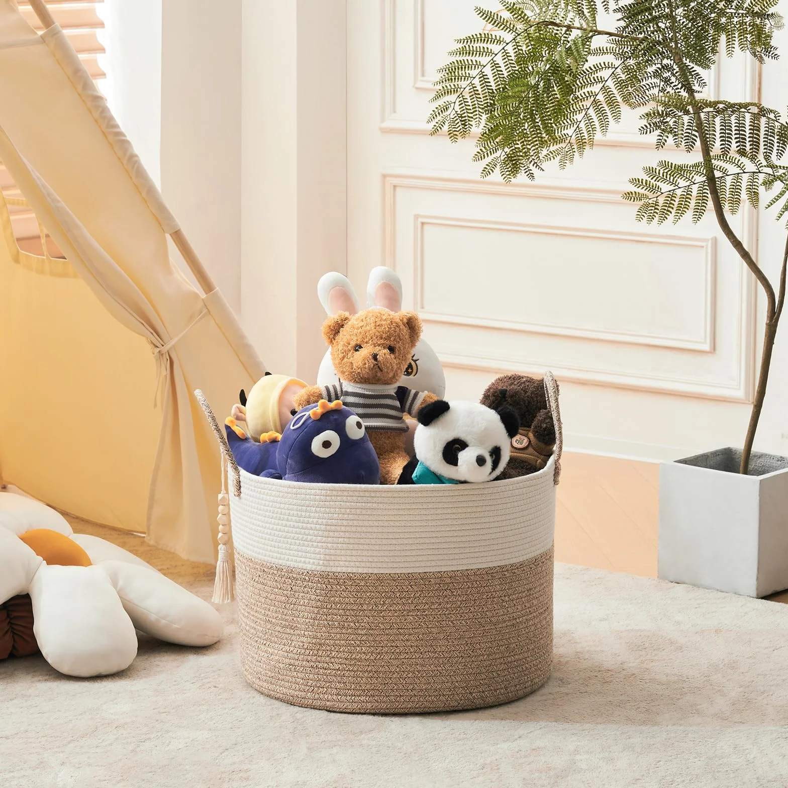 YOUDENOVA Cesta de lavandería con cuentas colgantes de madera, cesta de almacenamiento de juguetes para niños, cesta de manta de cuerda de algodón grande, cesta de almacenamiento tejida para