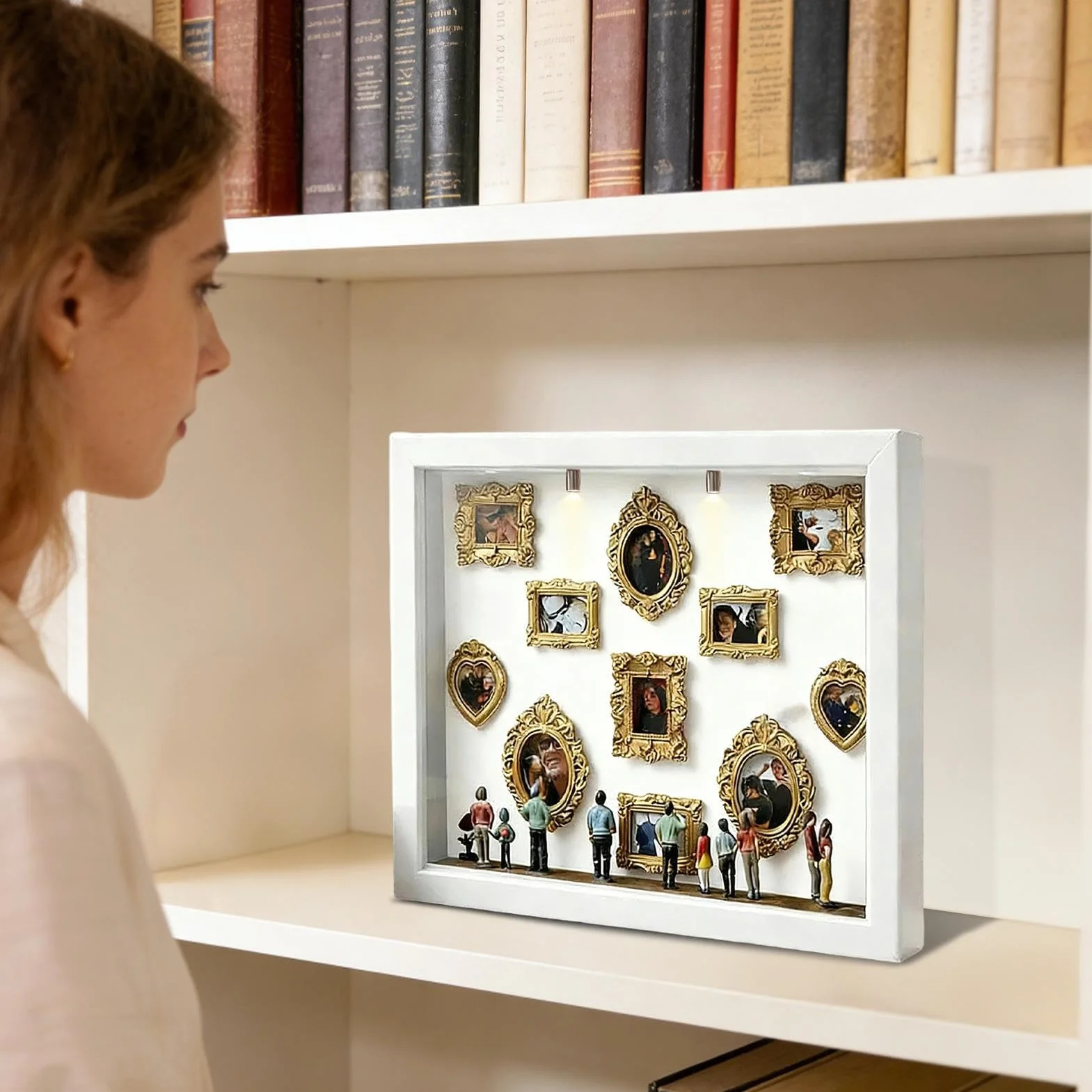 Kit DIY Museum para Parejas - Marco Display Sombra con Figuras miniaturas y Marco Dorado pequeña Sombra Museo DIY | Miniatura para Recuerdos - Mini Museo - Boda Vacaciones