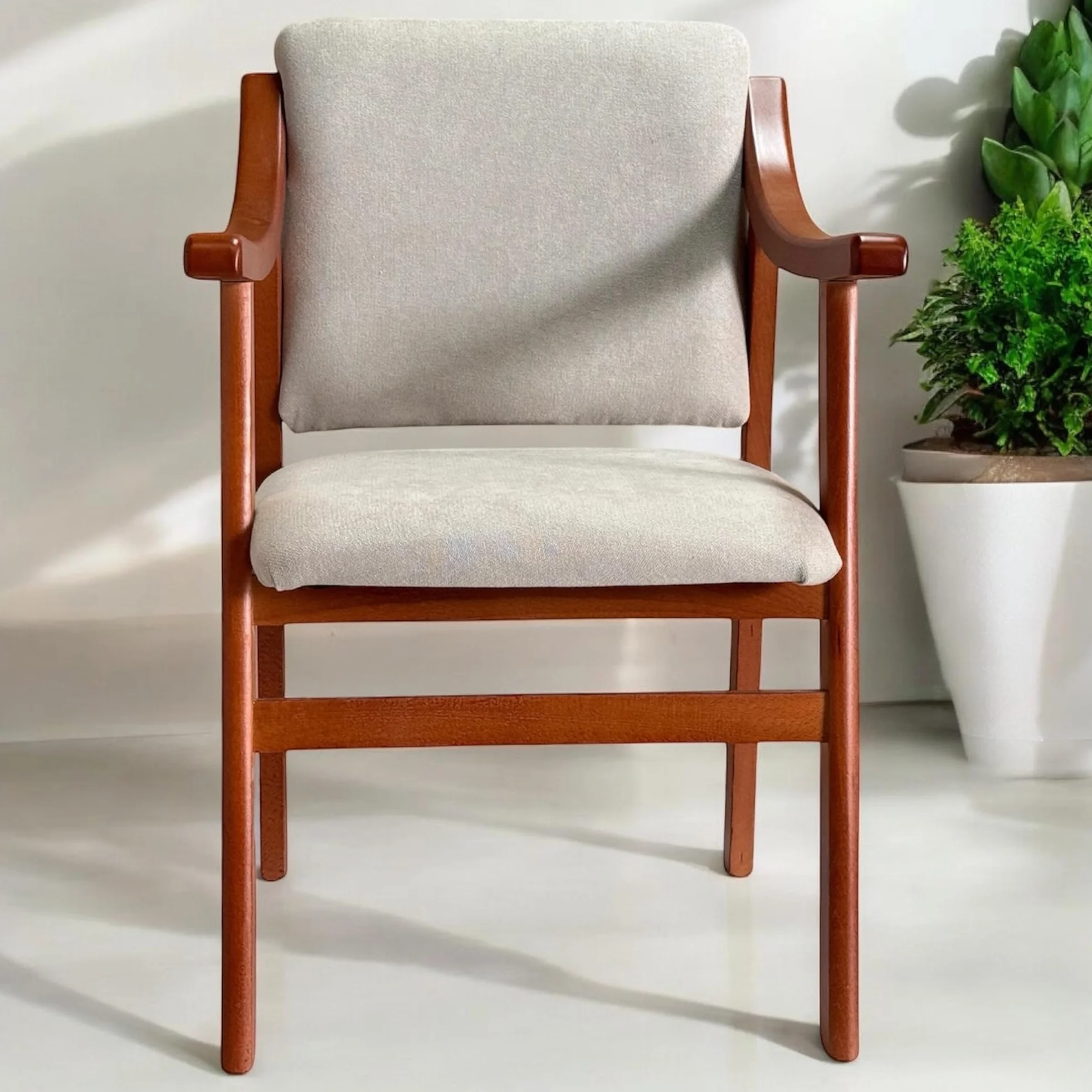 Sillón de Madera Reforzado en Color Cerezo con Varios Tapizados (Cerezo Camel)