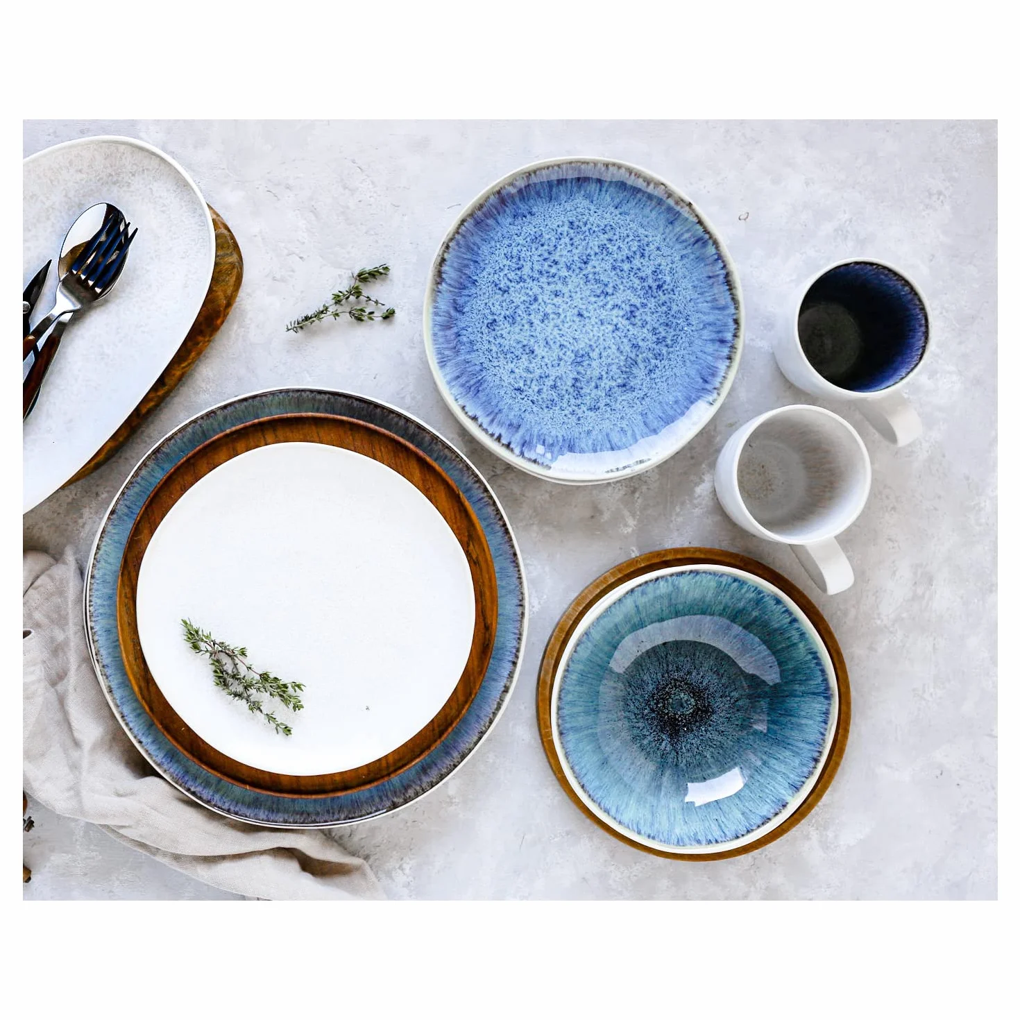 MÄSER Serie Frozen - Vajilla de cerámica para 4 personas, 16 piezas, con formas orgánicas, servicio moteado, color blanco