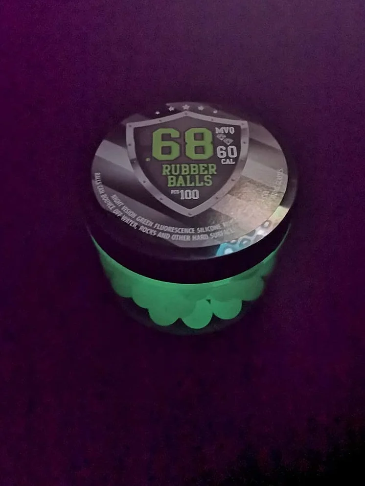 SSR 100 Night Vision Silicon Rubber Balls 68 Cal Green Fluorescence Paintballs Shining at Dark