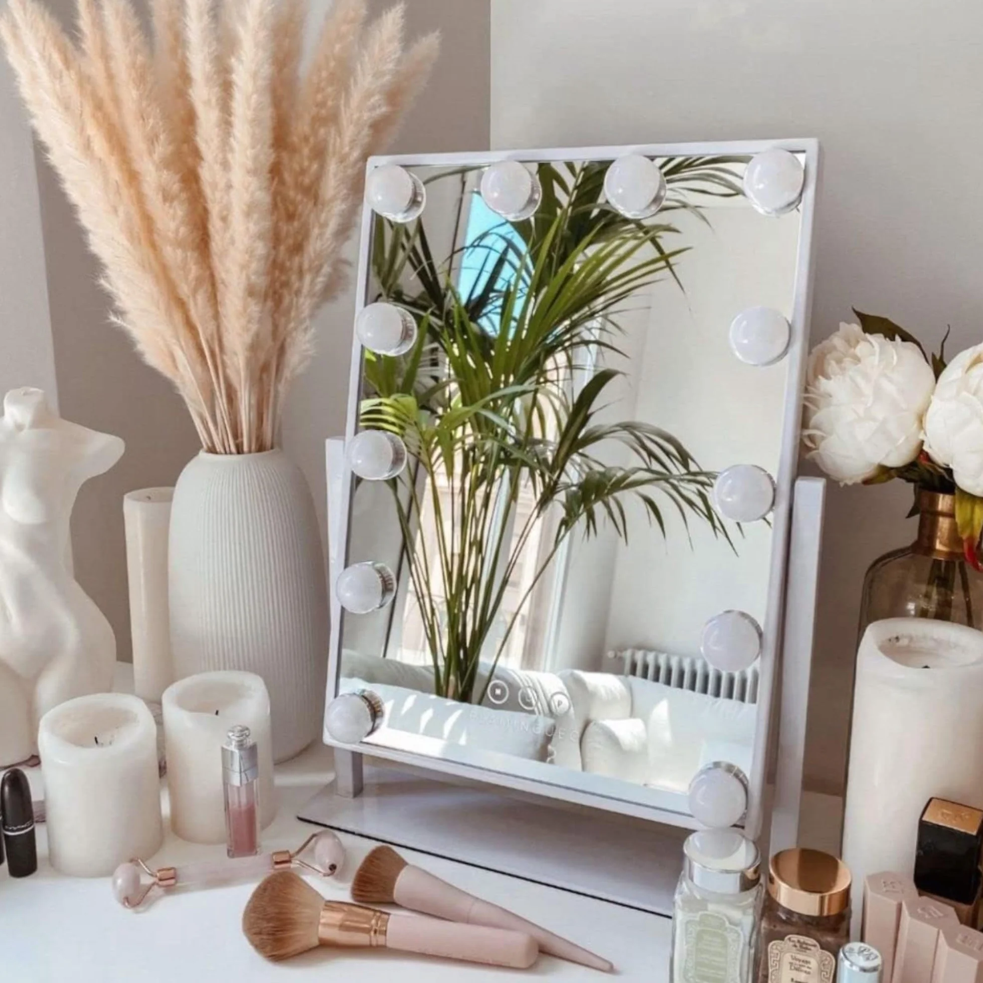 Espejo de Maquillaje con Iluminación LED, 15 Bombillas, 3 Modos de Luz, Control Táctil, USB Recargable, Aumento