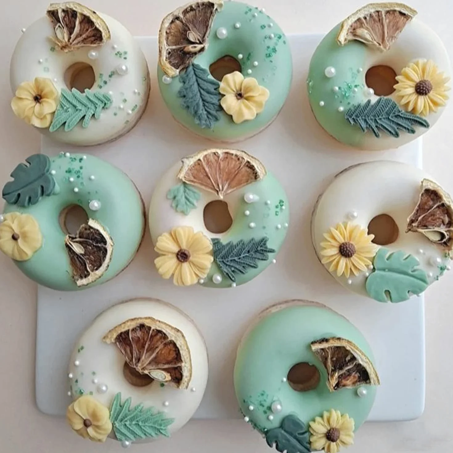 Mujiang Juego de 4 moldes de silicona con diseño de rosas, margaritas, fondant, flores, orquídeas, pasteles, decoración
