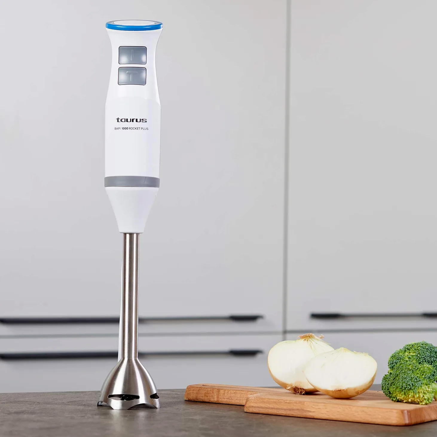 Taurus Bapi 1000 Rocket Inox - Batidora de mano. Bate y pica. 1000W. Incluye vaso medidor. Anti Salpicaduras. 20 velocidades. Función Turbo. Agarre soft-touch. Inox.