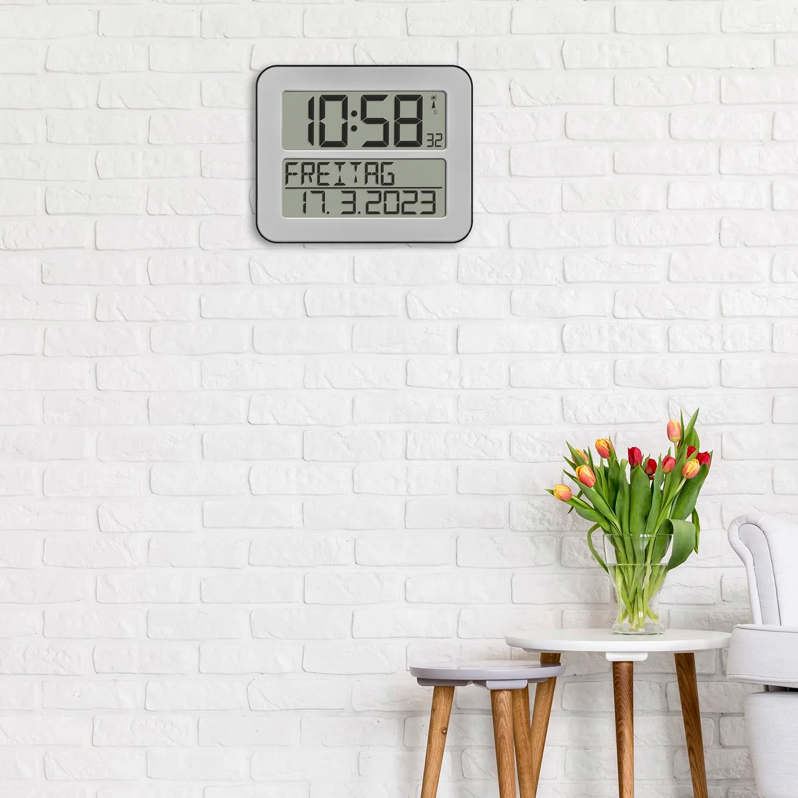 TFA 60.4512.54 - Reloj Digital Mural, Color Plata