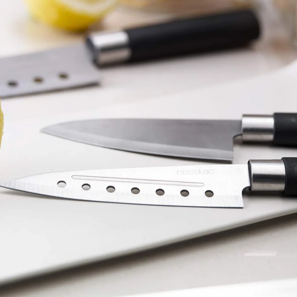 Cecotec Set de cuchillos multiusos Santoku. Filo de grosor de 2mm - Cuchillo picador y para trinchar de chef - Presentación en Estuche