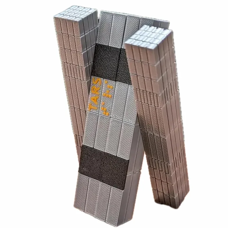 Modelo Tars de Interstellar, reproducción del robotín de la película de Nolan