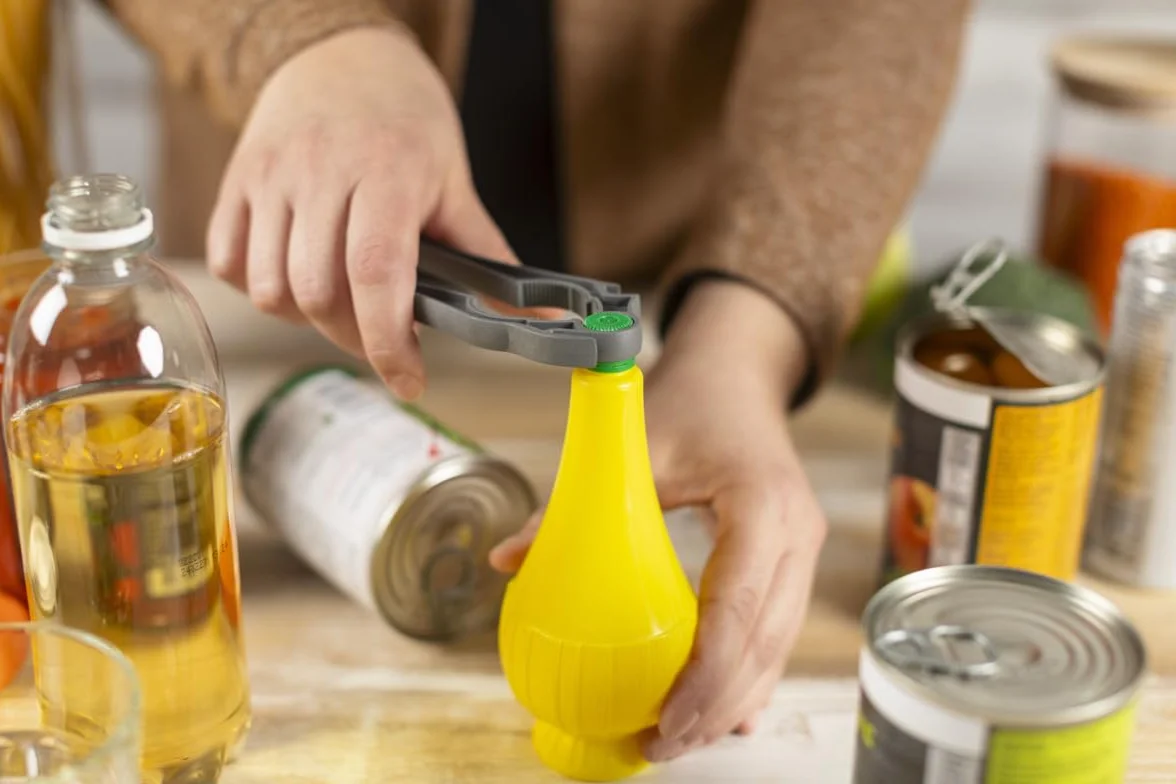KUHN RIKON 5 en 1 Swiss Multiabridor gris, 5 funciones para abrir botellas, tapas de tubos, etc., abridor para diferentes aplicaciones