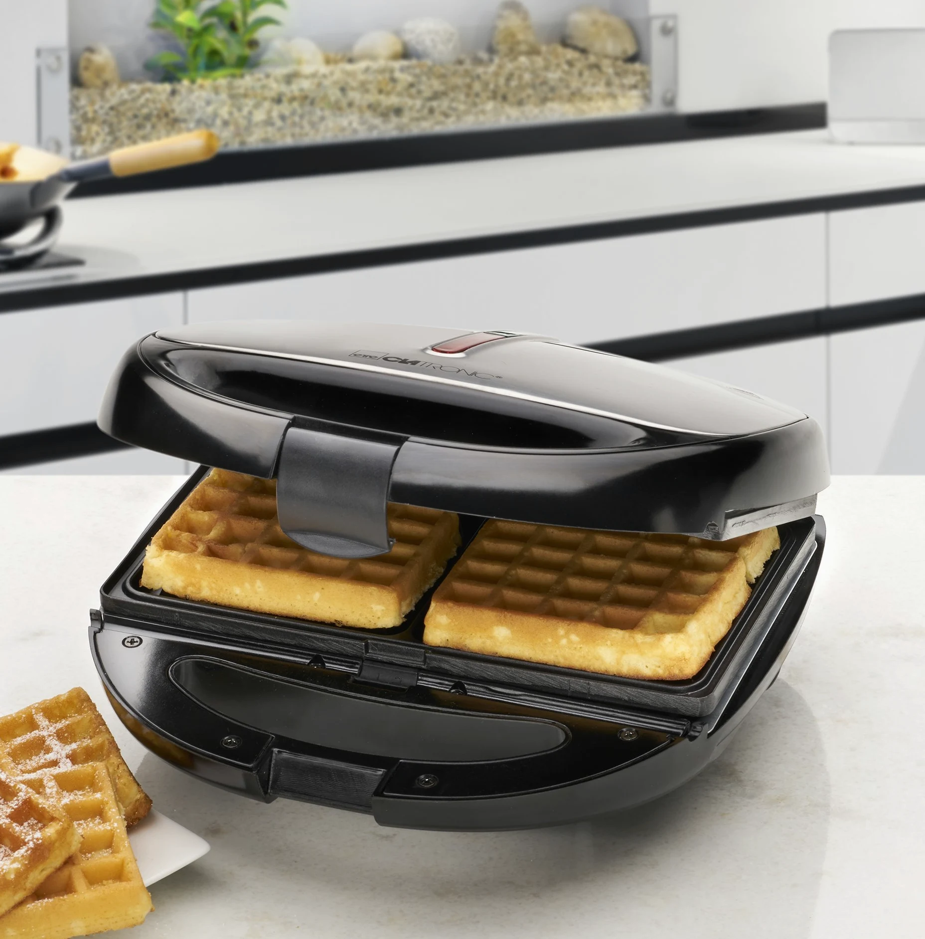 Apparecchio multifunzione Clatronic 3 in 1 | Tostapane per sandwich, piastra per cialde e grill a contatto | 800 Watt | Lavabile in lavastoviglie | Rivestimento antiaderente | ST/WA 3670