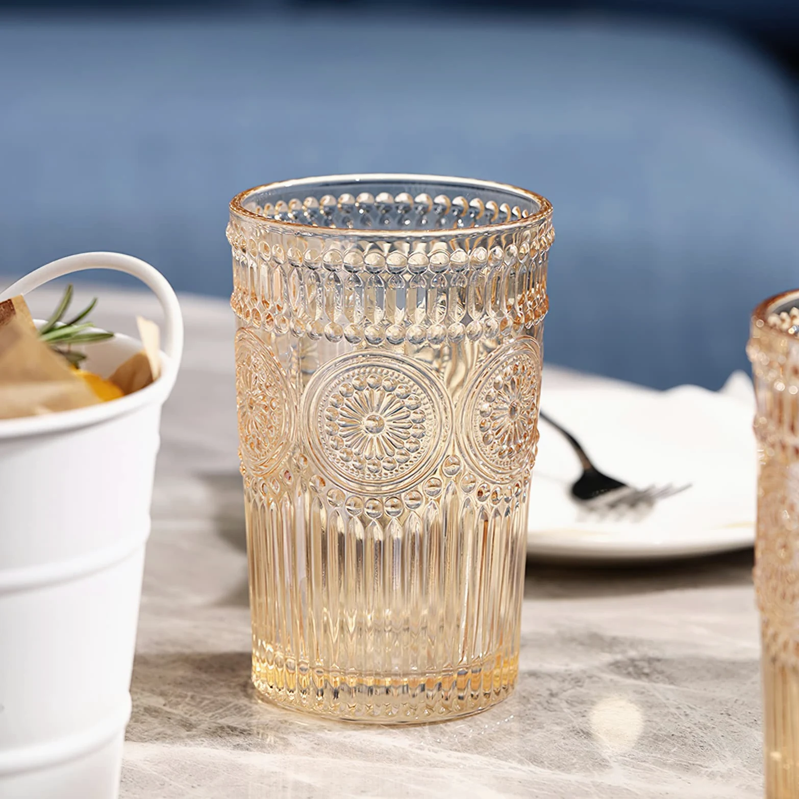 Kingrol Paquete de 6 vasos de colores de 12 onzas, juego de cristalería premium para agua, jugo, bebidas, cóctel, diseño romántico en relieve, para bodas, uso diario