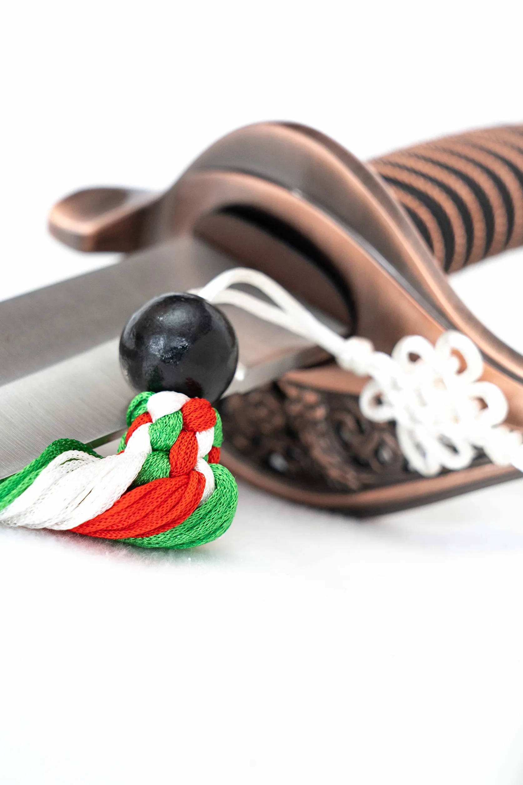 YesEatIs - Sable de Champán para Sommelier con Caja de Madera de Exposición - Mango de Color Bronce - 2 Cordones Incluidos