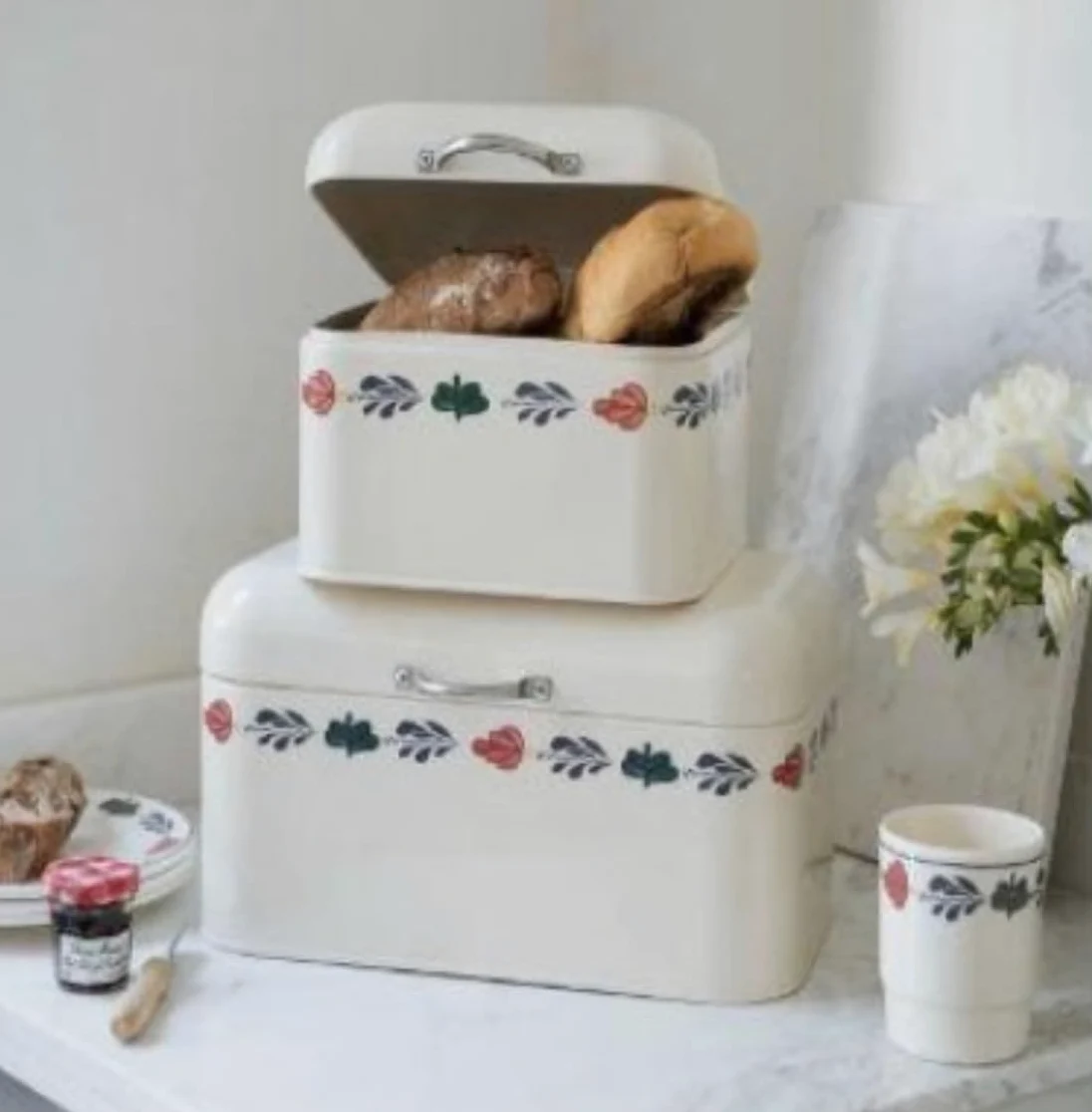 Caja De Pan Panera para Pan Caja De Pan De Metal Soporte para Pan con Tapa Abatible Panera Simple con Patrón Decoración De Almacenamiento Engrosada Caja Contenedor De Pan(30 * 18 * 15.5cm)