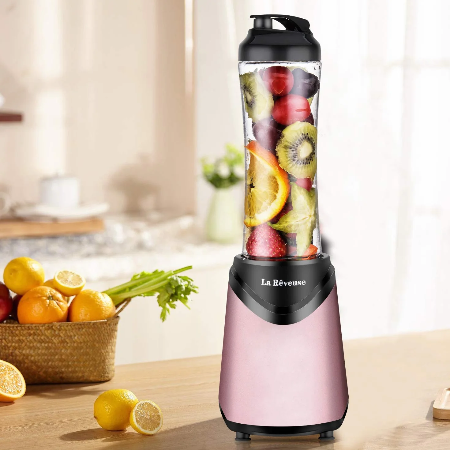 La Rêveuse Licuadora de batidos tamaño personal con 2 botellas deportivas de viaje portátiles sin BPA (550 ml),300 vatios,rosado (Pink) | Con (2) Tazas portátiles 550 ml sin BPA con tapas, mezclador empujador, compacto hogar oficina dorm, 300 W, LARB2205K