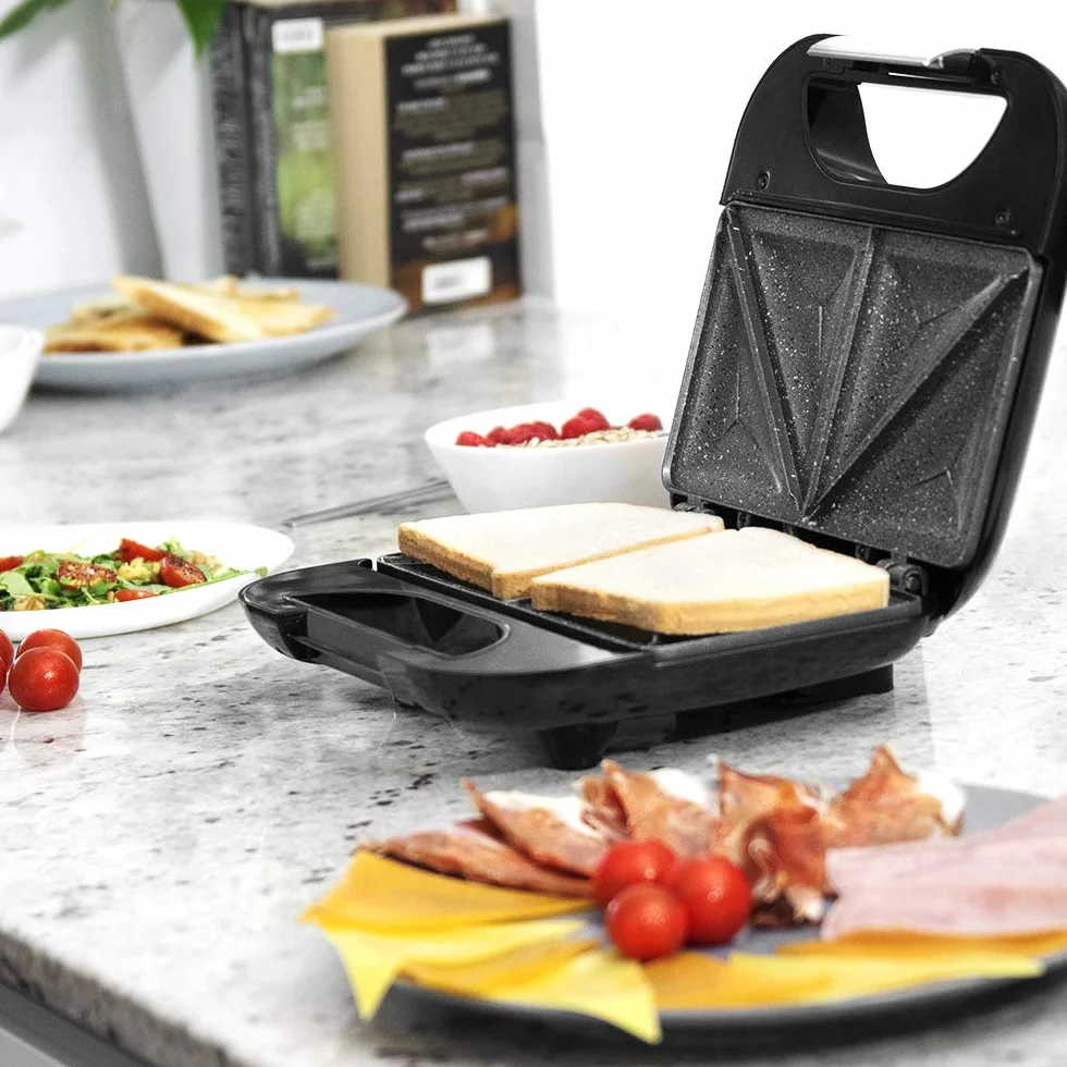 Cecotec Sandwichera Rock'nToast Deep Classic, 1000 W, Mayor amplitud, Placa triangulares, Tostado uniforme, Revestimiento RockStone, Capacidad 2 Sándwiches, Libre de PFOA