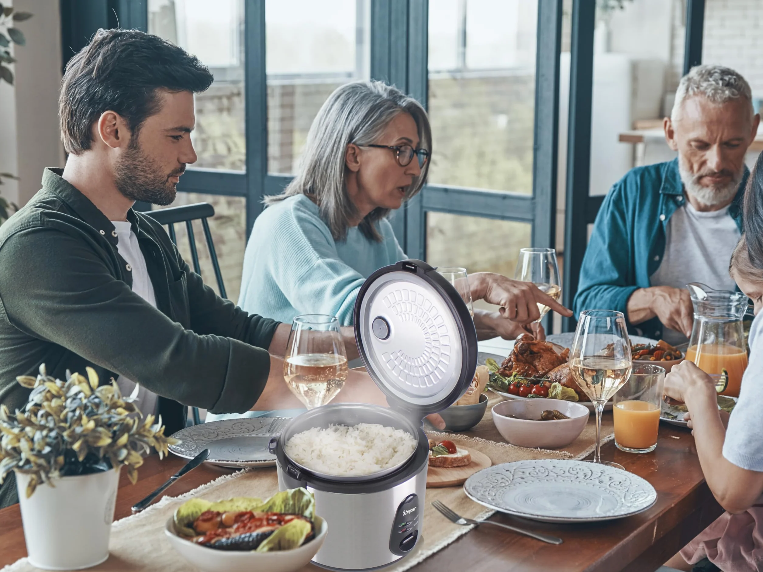 BEPER P101VAP002 Olla arrocera eléctrica con función de conservación del calor, capacidad de 625 g, revestimiento antiadherente, tapa con junta de silicona y bandeja para cocinar al vapor.