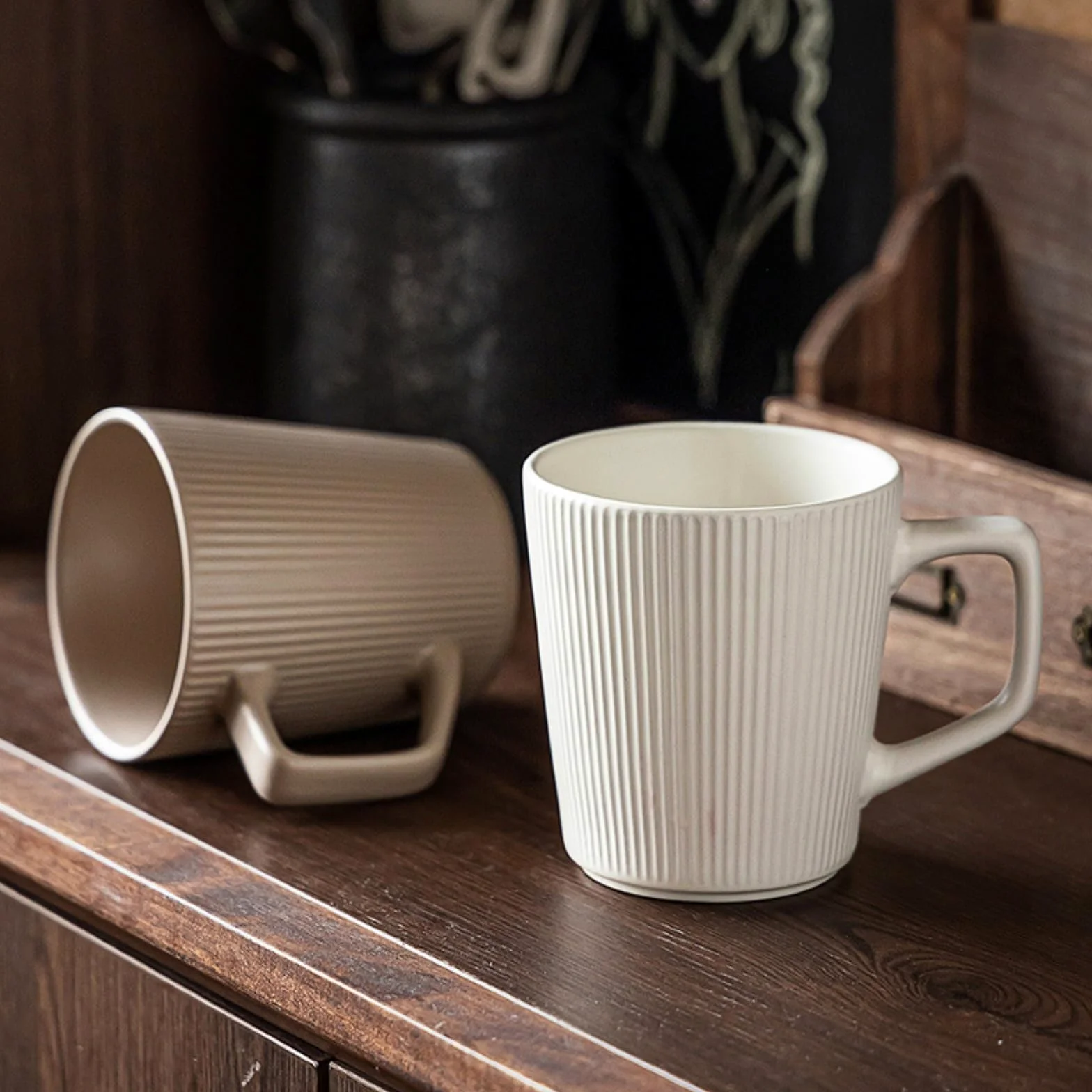 Taza de alivio retro japonesa de 500 ml, taza de alivio simple para el hogar, color blanco, grado A, 500 ml.