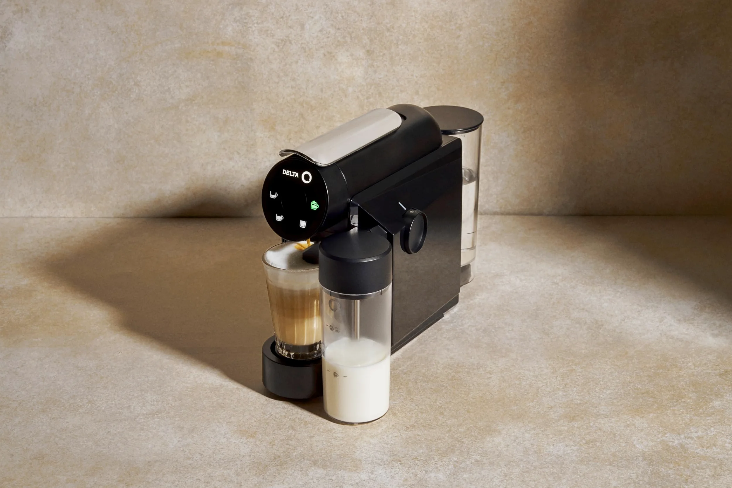 Delta Q MiniMilkQool Negra - Cafetera para cápsulas Depósito para leche. Compacta Versátil y Minimalista - Fácil de usar