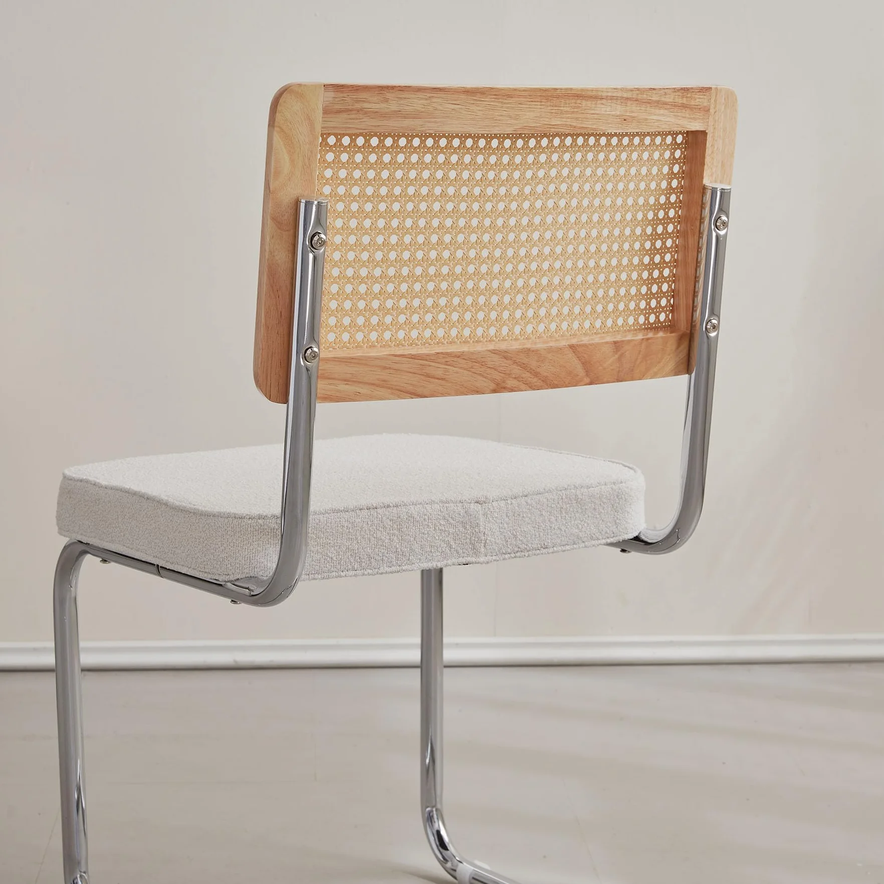 Pack 4 Sillas de Comedor Estilo Nórdico Silla Escandinava; Sillas de Cocina Modernas con Respaldo de Madera Maciza de Ratán y Asiento Tapizado (Blanco Polar)