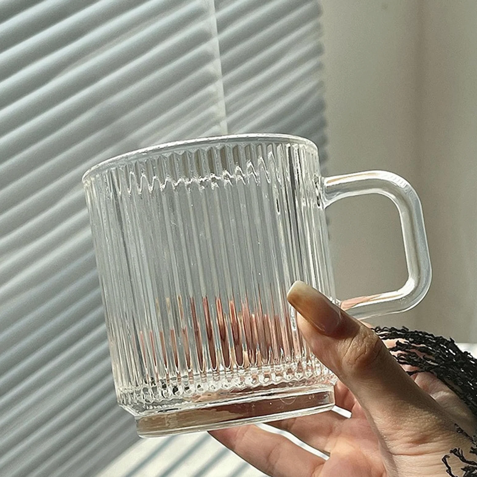 Paquete de 6 Tazas de café de Vidrio de 340 ml, Tazas de té clásicas con Rayas Verticales y asa, Ideales para Bebidas frías y Calientes.