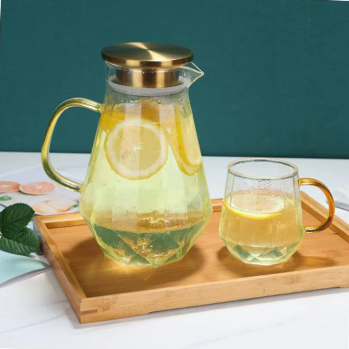SOIMISS Jarra de Agua Fría de Vidrio con Tapa y Vertedor de Gran Capacidad para Servir Bebidas Refrescantes como Jugos Caseros Infusiones de Hierbas o Agua con Hielo para Fiestas o Reunion