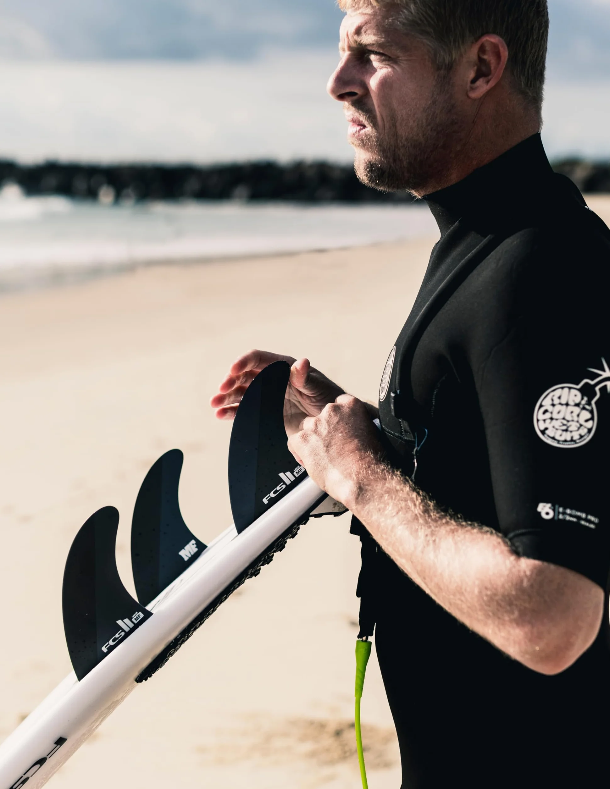 FCS II Mick Fanning Neo Carbon Tri Finnen Set 2024 Black/Charcoal