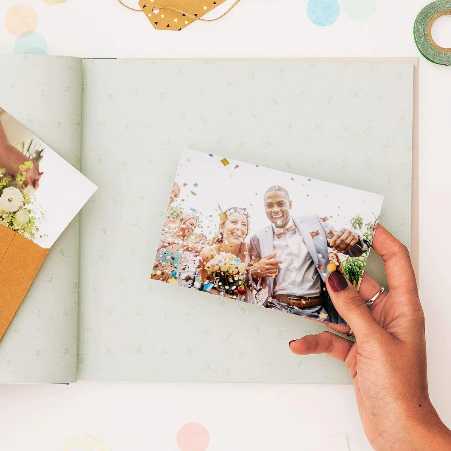 Recuerding - Álbum de Fotos para Bodas, 64 Páginas (27x24cm) | Escribir y Pegar | Moderno, Original y Vintage | Libro de Firmas | Novios, Parejas y Recién Casados | Hecho en España
