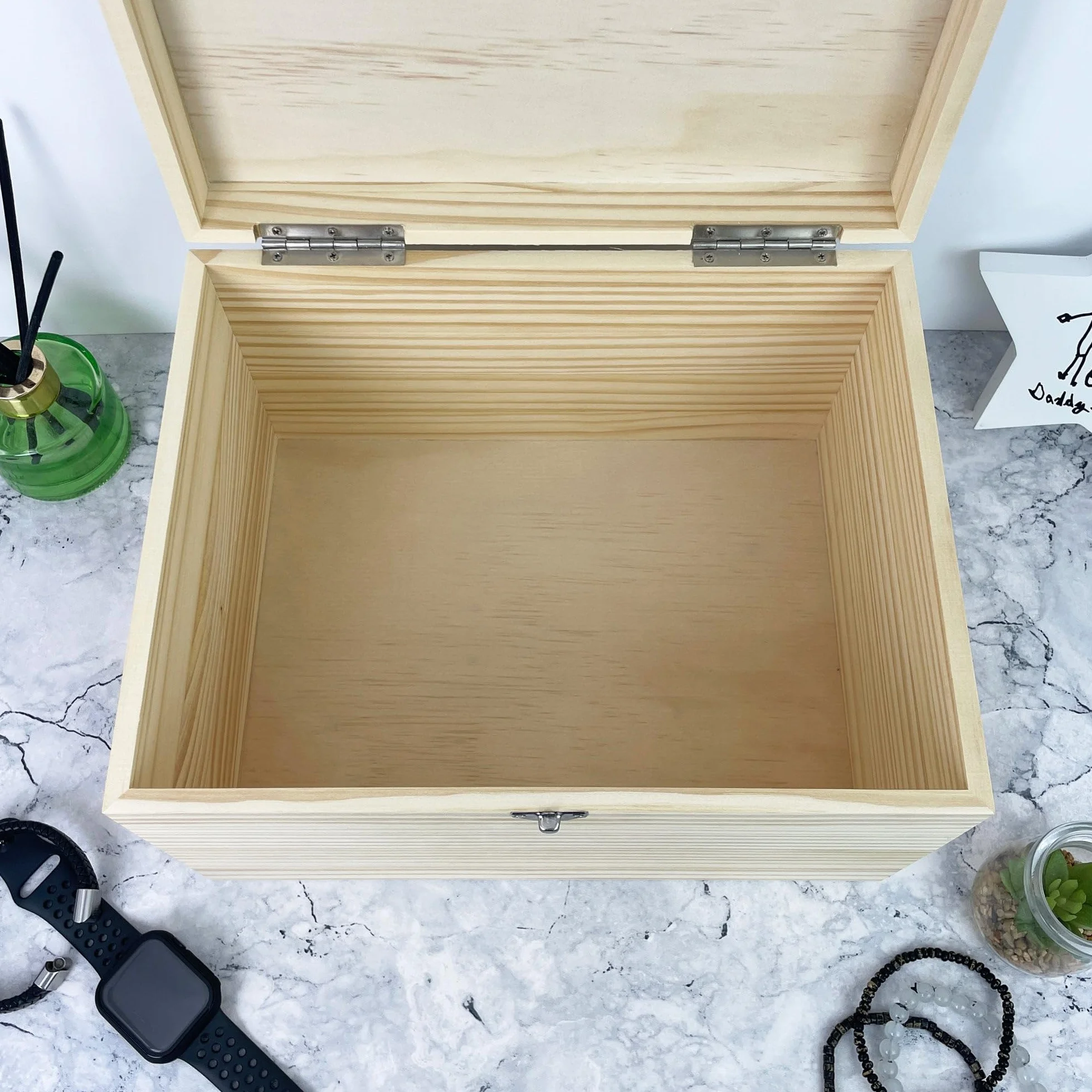 Caja de recuerdos personalizable con texto en inglés "Pino personalizable", regalo del día del padre, caja de recuerdos de madera personalizada, carga tu propia foto, bisagras y cierre de metal, 26 cm