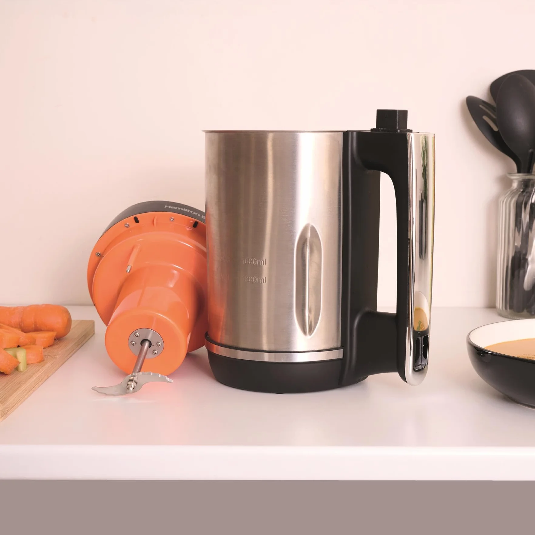 Hamilton Beach Máquina de sopa, licuadora de batidos y mermelada 3 en 1, 1.6 L, pantalla digital en ángulo de fácil lectura, sensor de agitación automática y derrame, hace 4-6 porciones de sopa, fácil