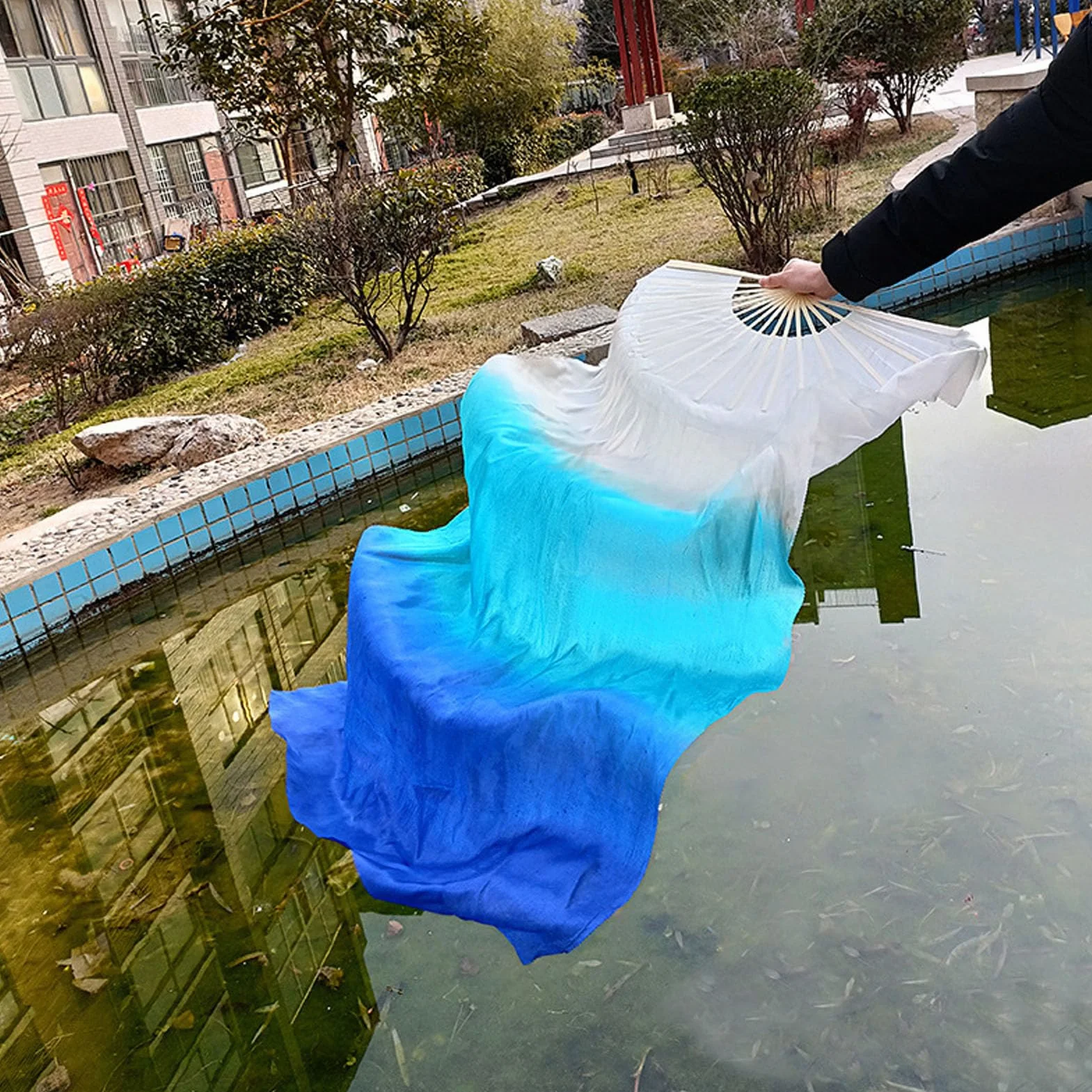 Abanico de Baile Largo 1,5 M Seda con 16 Varillas Resistentes para Danza del Vientre Azul Lago y Azul