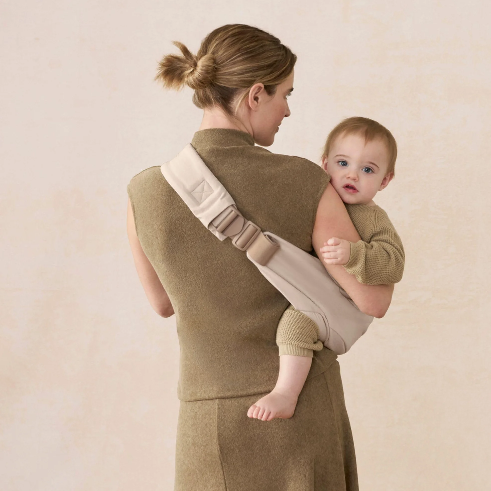 Ergobaby Upsie Sling Mochila Portabebés Ergonómica 6 Meses 7,7-20,4 kg Natural Beige