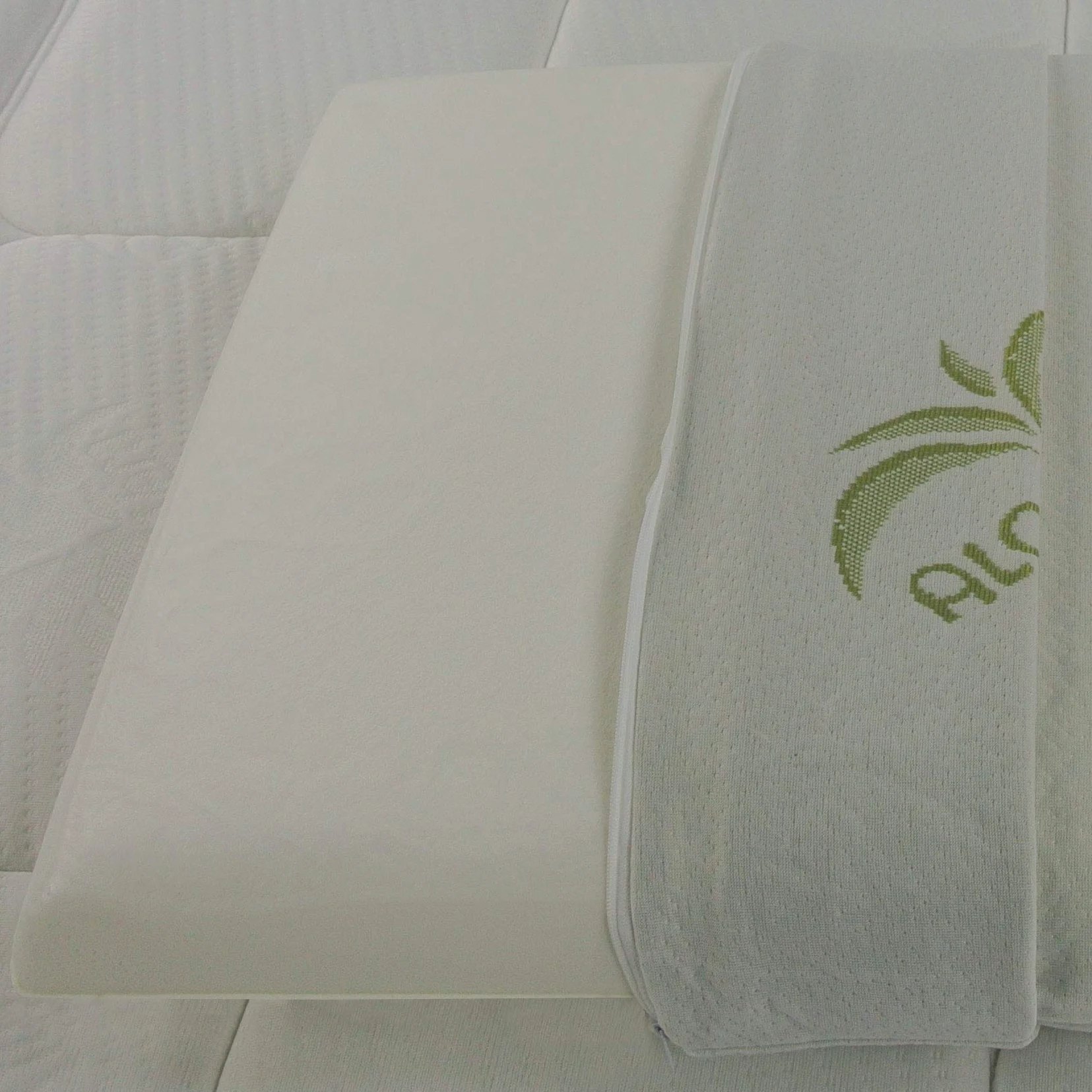Baldiflex - Almohada de Espuma con Memoria (Forma Tradicional, Funda con extracto de Aloe Vera)