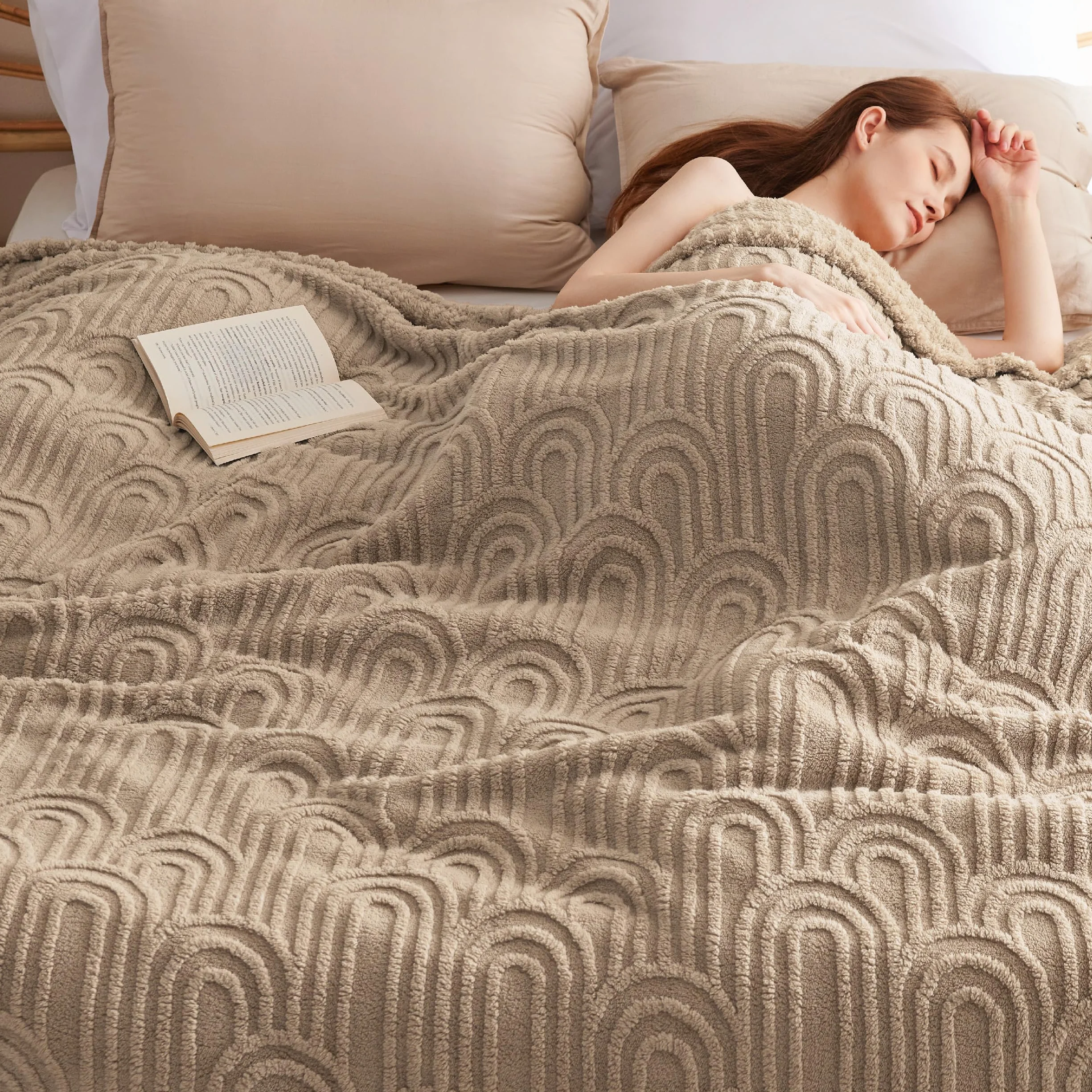BEDSURE Manta mullida de forro polar, manta suave y cálida de pana gruesa, manta para sofá XXL, grande, marrón, 240 x 220 cm