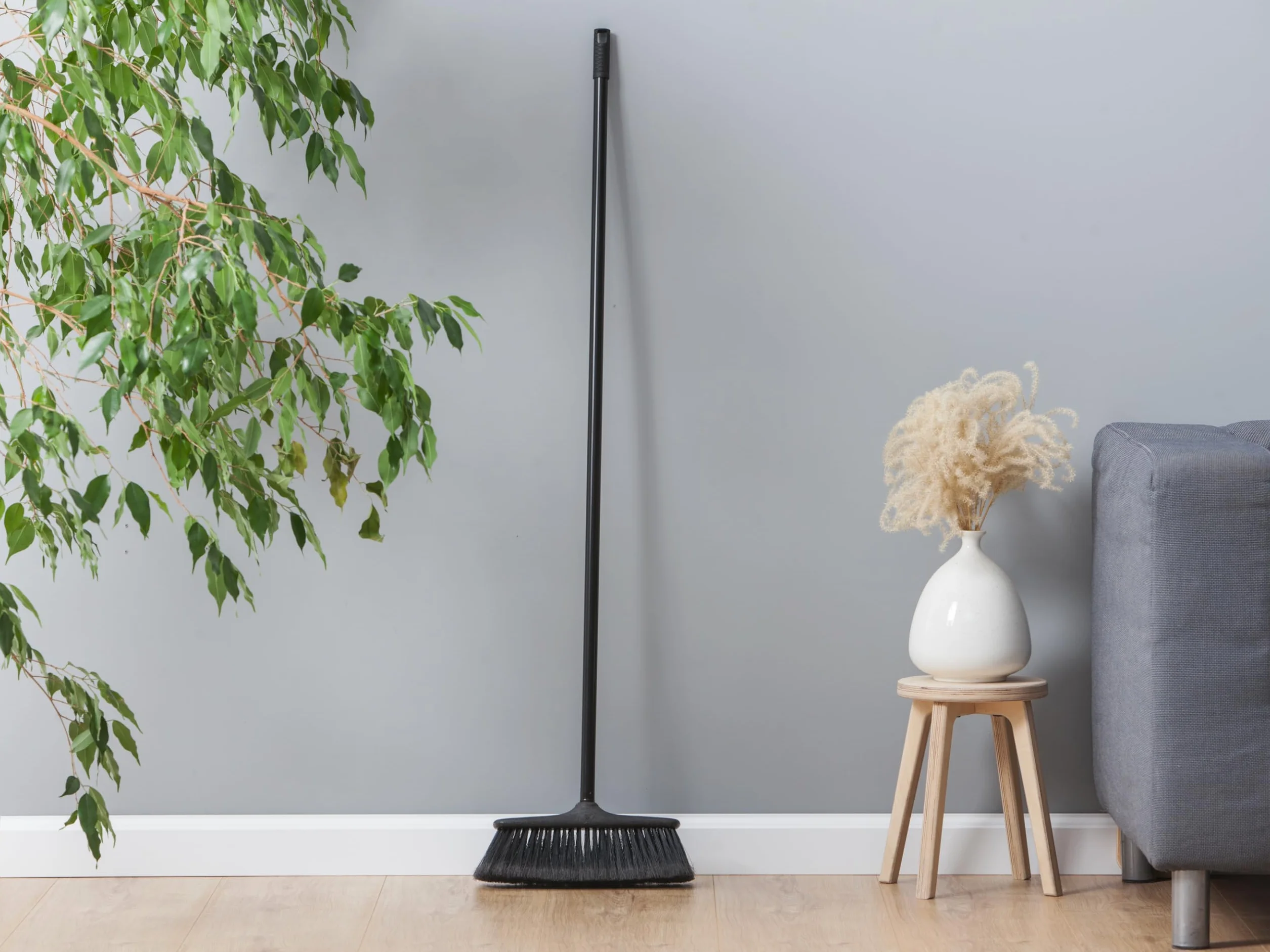 Escoba ecológica con un Eje de bambú 120cm york Marca York