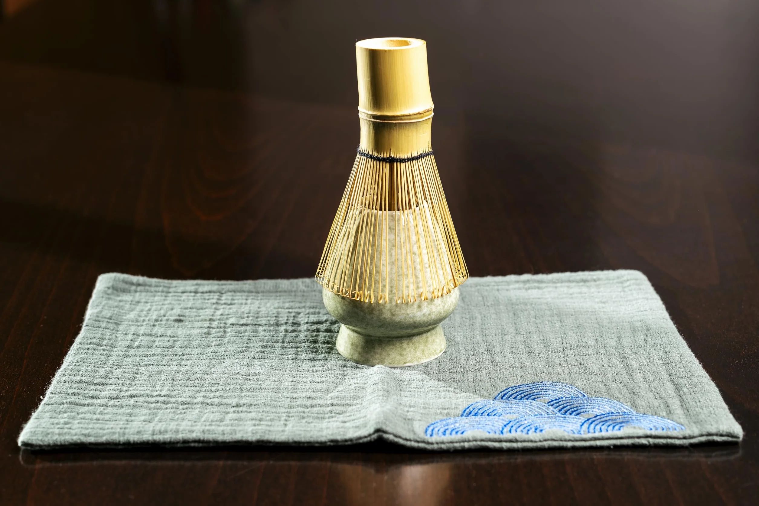Kit Matcha Completo, Set Matcha Kit de Ceremonia de Te, Juego de Te de 7 piezas. Tazón de Cerámica y Batidor Premium de Bambu de Calidad, Ideal para Regalo. Bienestar y Harmonía.