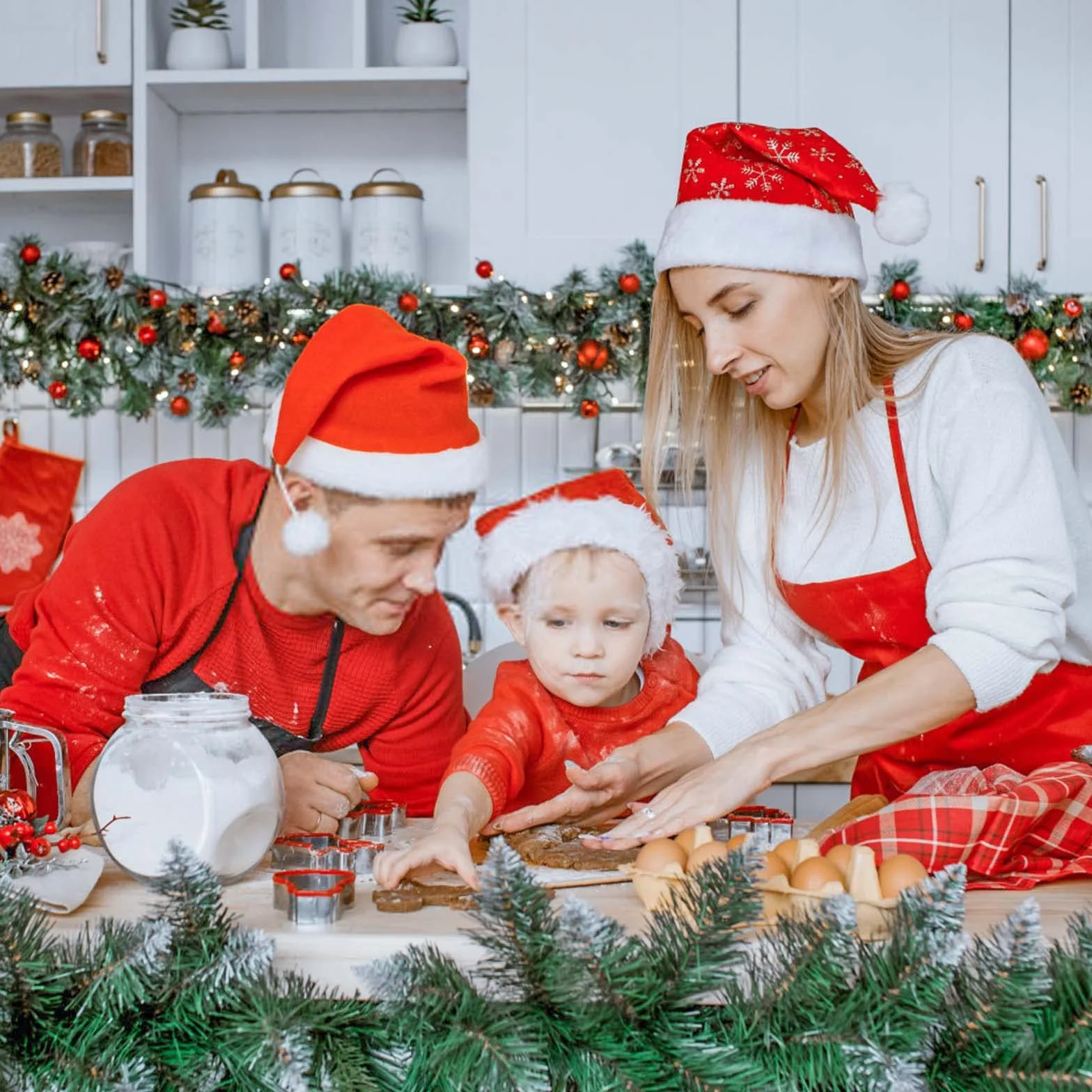 DATEFUN Guirnalda de Navidad Artificial, 2.7m PVC Guirnalda de Abeto Guirnalda de Pino, Navidad Decoradas al Aire Libre de Interior para la Fiesta de Navidad Chimenea Escalera (270 Puntas) (rutyna)