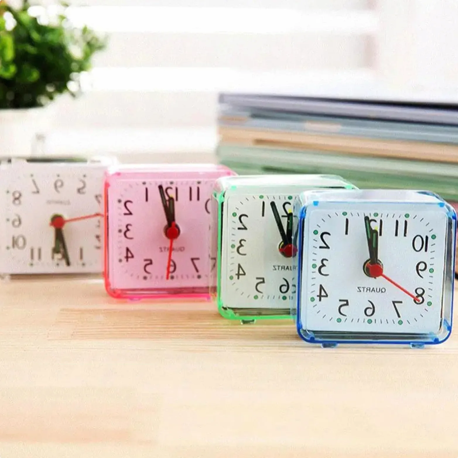 Reloj despertador digital pequeño de mesita de noche, silencioso(White)