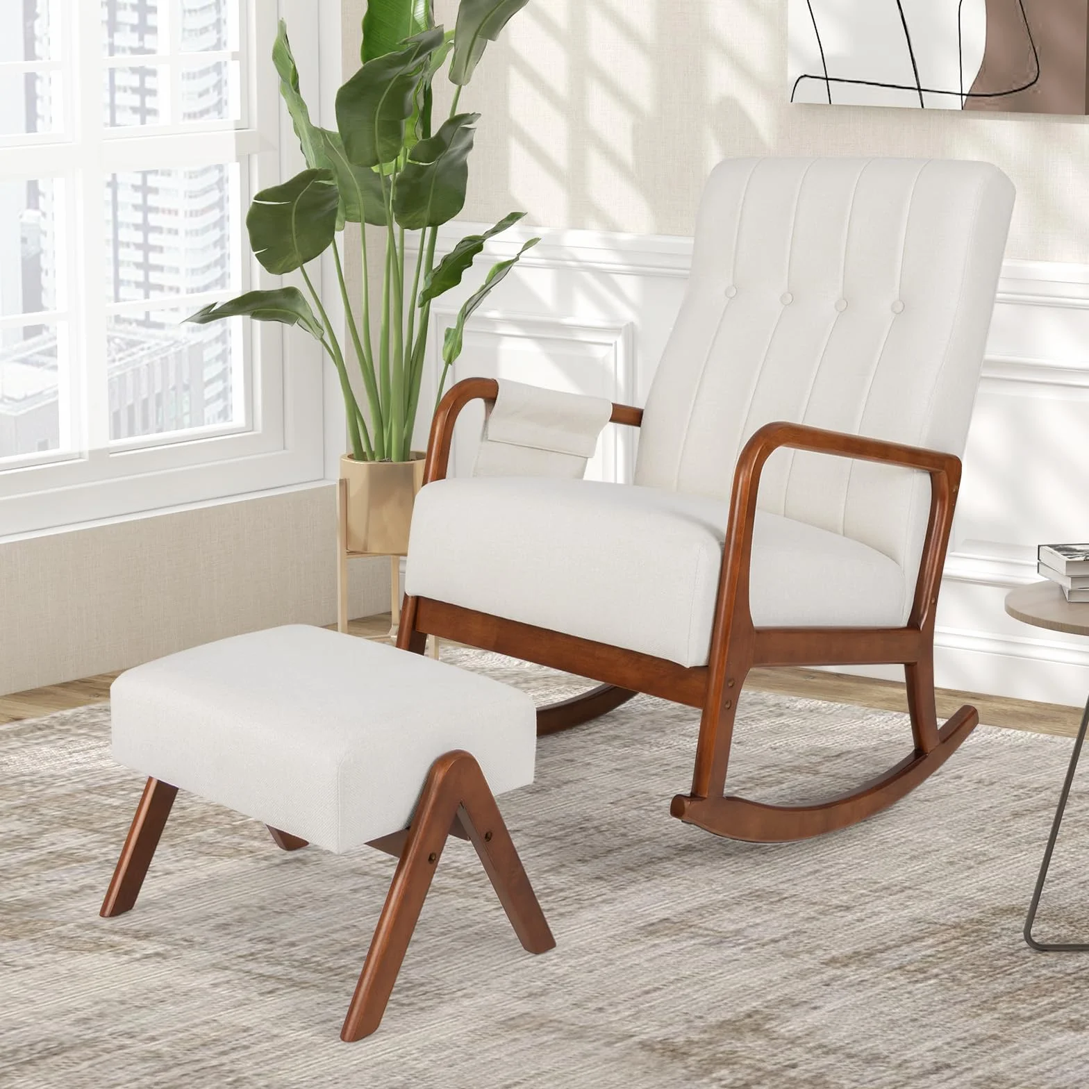HOMASIS Silla Mecedora con Reposapiés y Bolsillo, Juego de Sillón Balancín con Reposabrazos y Estructura de Madera Maciza, Silla de Lactancia para Salón, hasta 150 kg, 97 x 65 x 104 cm (Beige)
