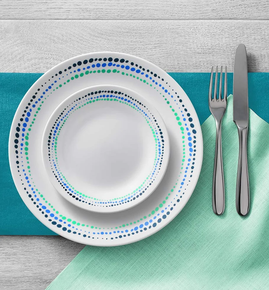 Corelle Juego de vajilla de 18 piezas, azul océano, servicio azul y blanco para 6, vajilla resistente a las astillas, incluye platos llanos de 26 cm, platos de ensalada de 17 cm y cuencos de sopa y