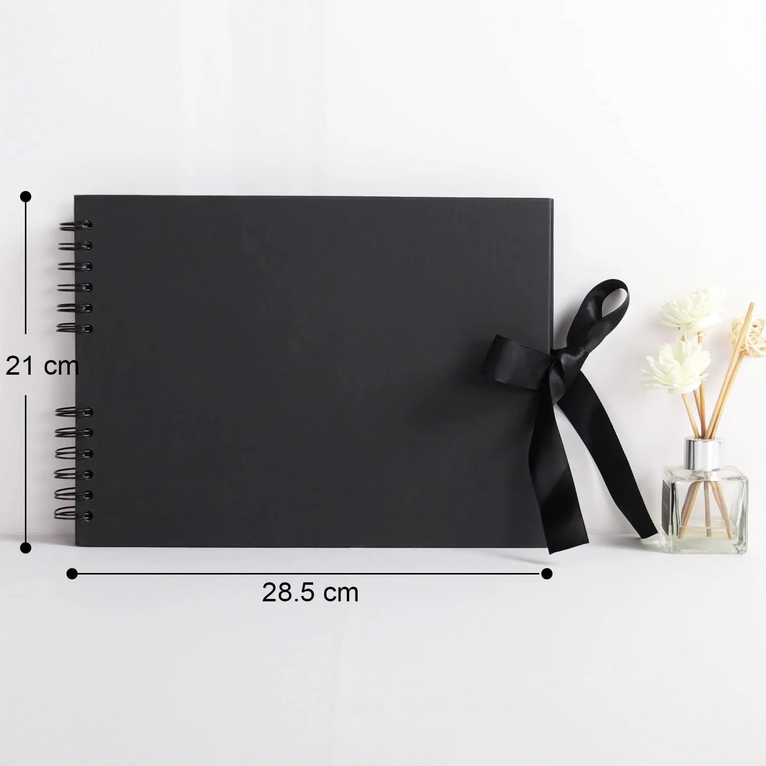 Vienrose Álbum de Fotos Scrapbook 10x15 cm Álbum de Recortes para Pegar y Escribir 80 Negra Páginas Espiral DIY Regalos de Boda Aniversario Bebé Cumpleanos Familiares Navidad, 28,5x21cm, Negro