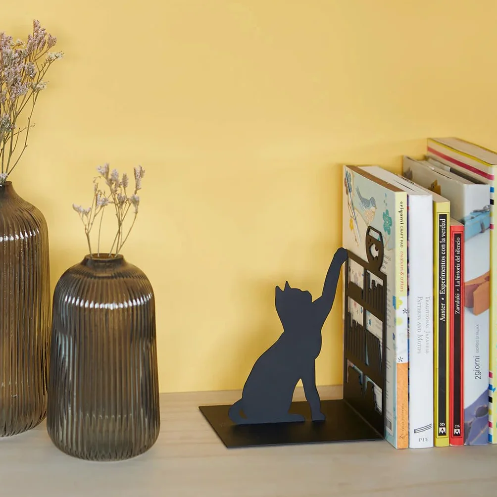 Balvi Sujetalibros Fishing Cat Color Negro Sujetalibros Decorativo con Figura de Gato, libreria y pez