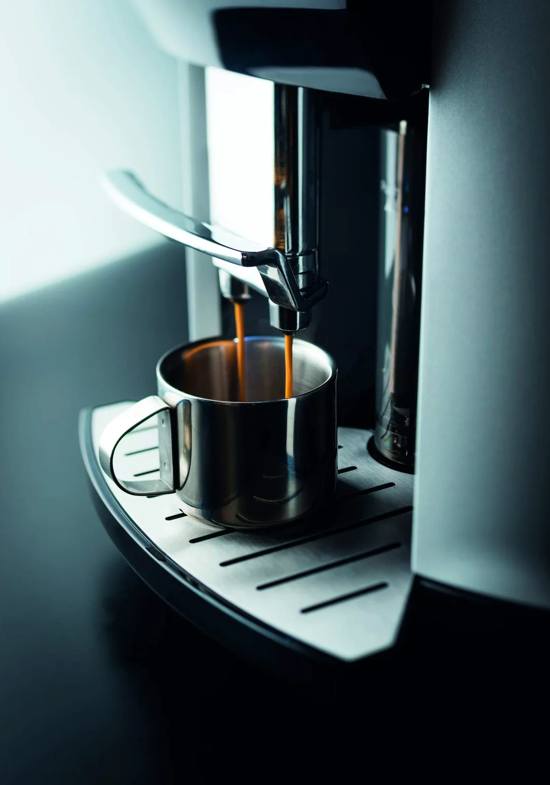 KRUPS Espresseria Latt, Tanque 1,7 L, 1450 W, Cafetera de Acero, Trituradora, Cappuccino Instantáneo, Limpieza Automática, 15 Bares YY4201FD