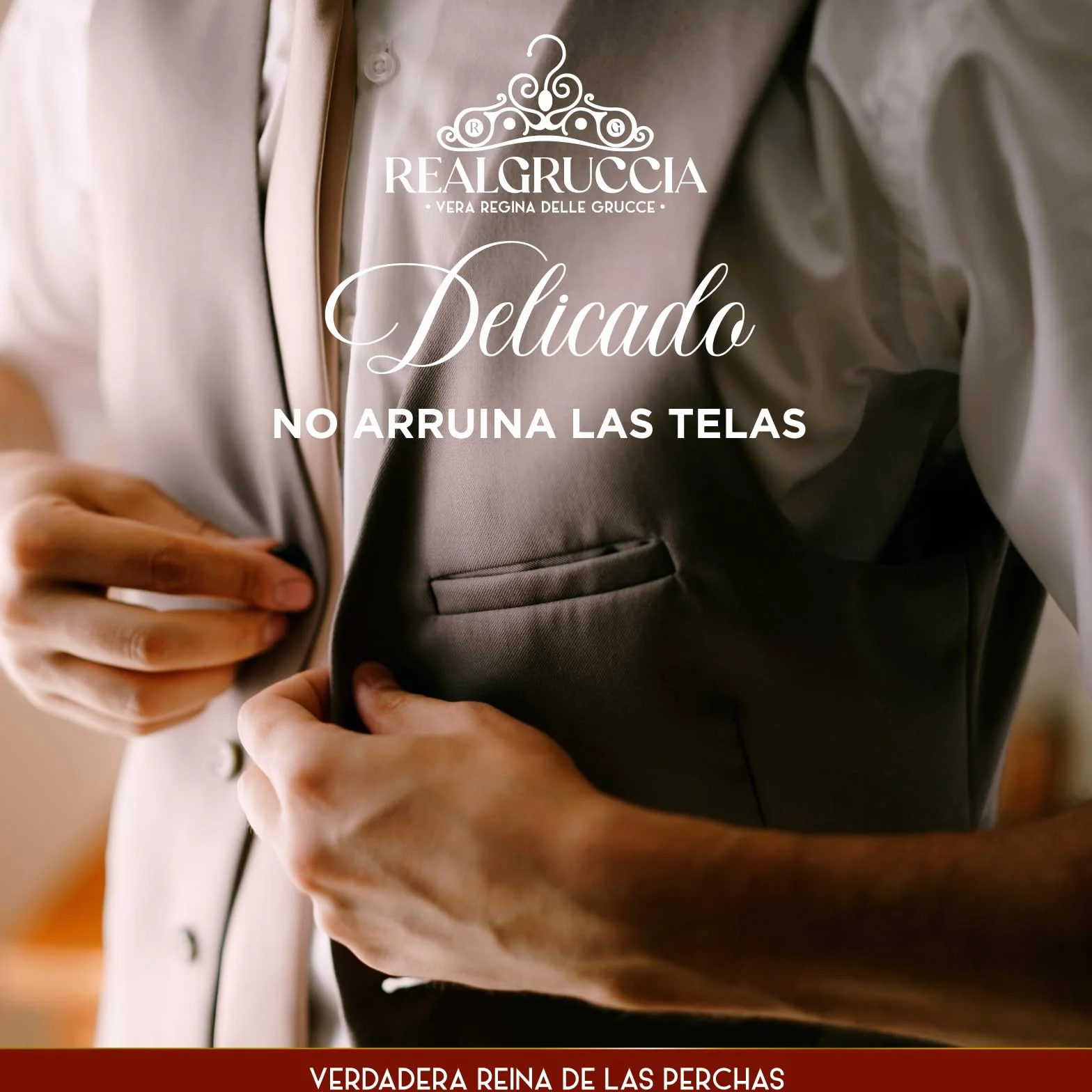 6 Perchas de Madera Natural con Hombros Anchos para Ropa Trajes Abrigos 24x45cm RealGruccia - Barra para Pantalones Gancho Giratorio 360° - Acabado Liso y Perfil Biselado