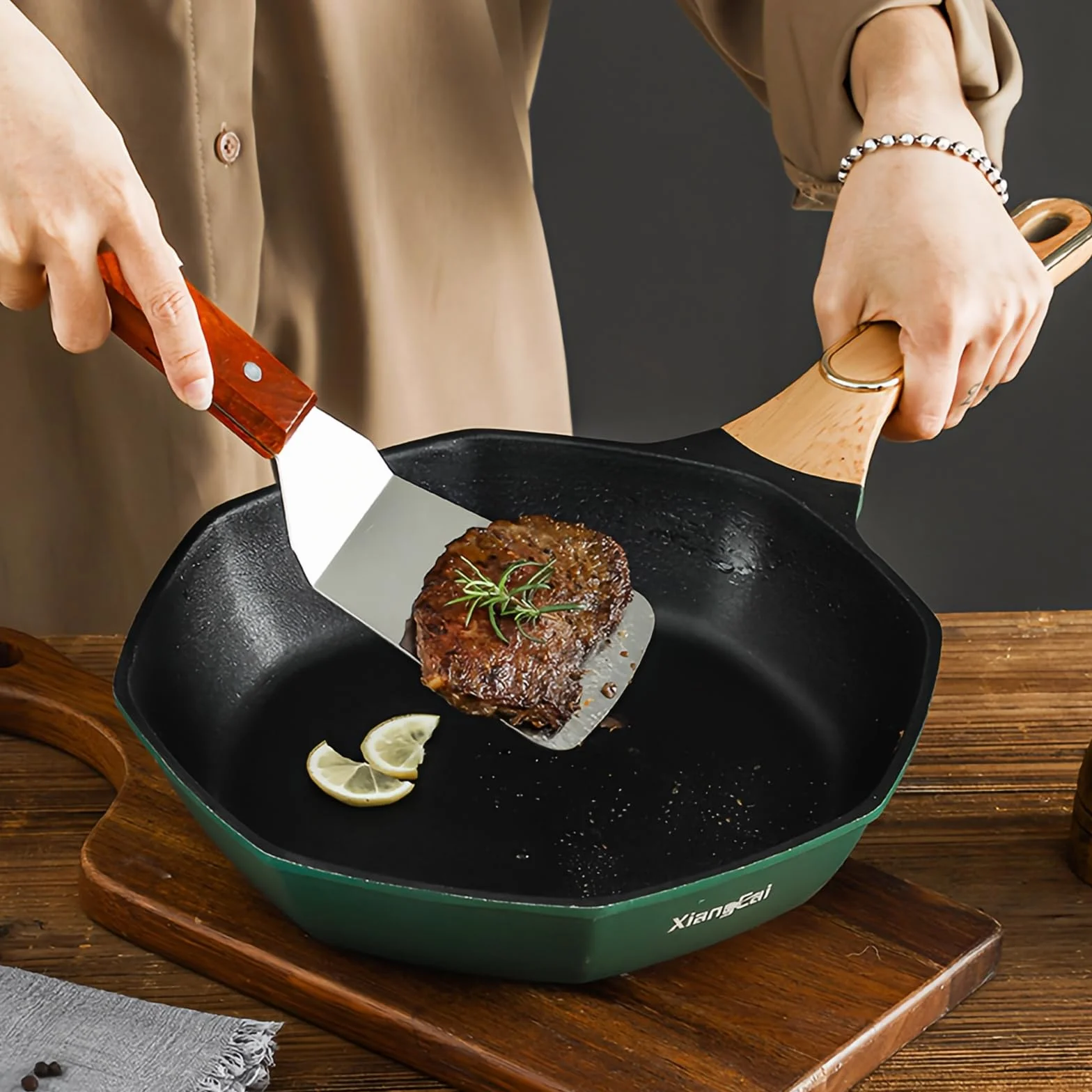 Aplastador de Hamburguesas Juego, 14 × 14 × 7,5 cm Aplasta Hamburguesas, Redondo Acero Inoxidable Prensa de Hamburguesa con Espátula de 29,5 × 7,1 cm para Asar en Plano y Reducir Grasa