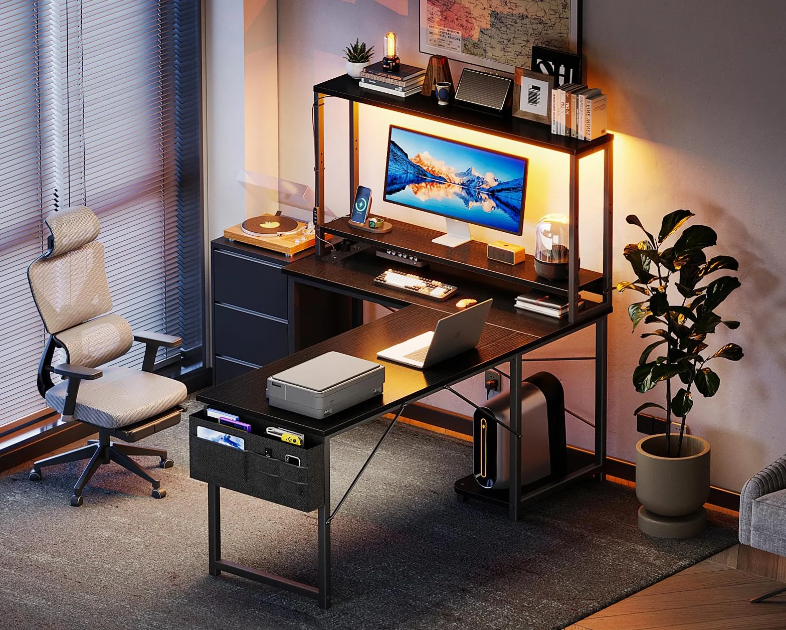 Coleshome Escritorio Gaming en L con LED y Enchufes, 135 × 100 cm Escritorio Gamer Reversible con Estantes, Escritorio Esquinero con Bolsa de Almacenamiento y Gancho para Jugadores, Negro